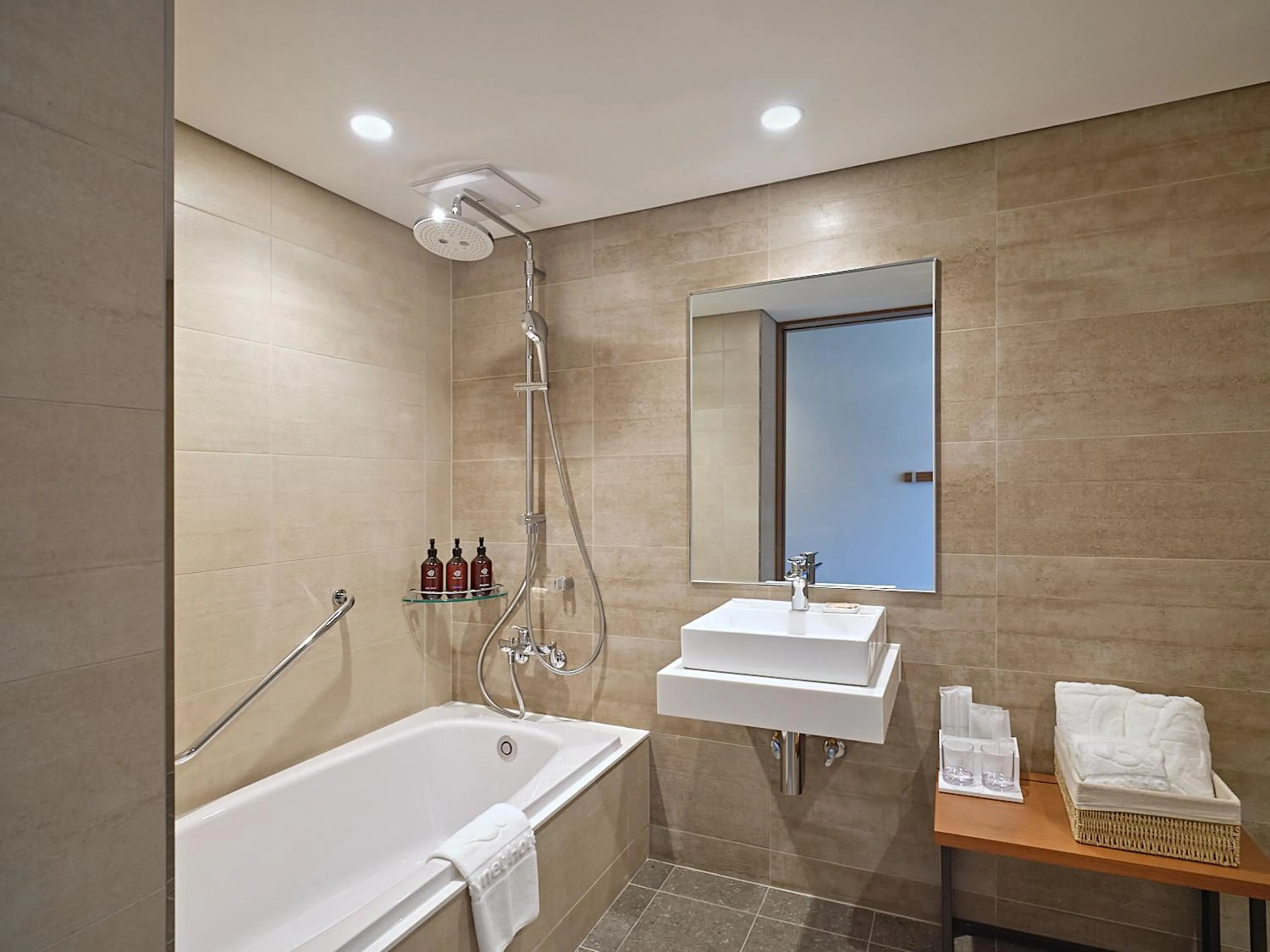 Bathroom in Roynet Hotel Seoul Mapo