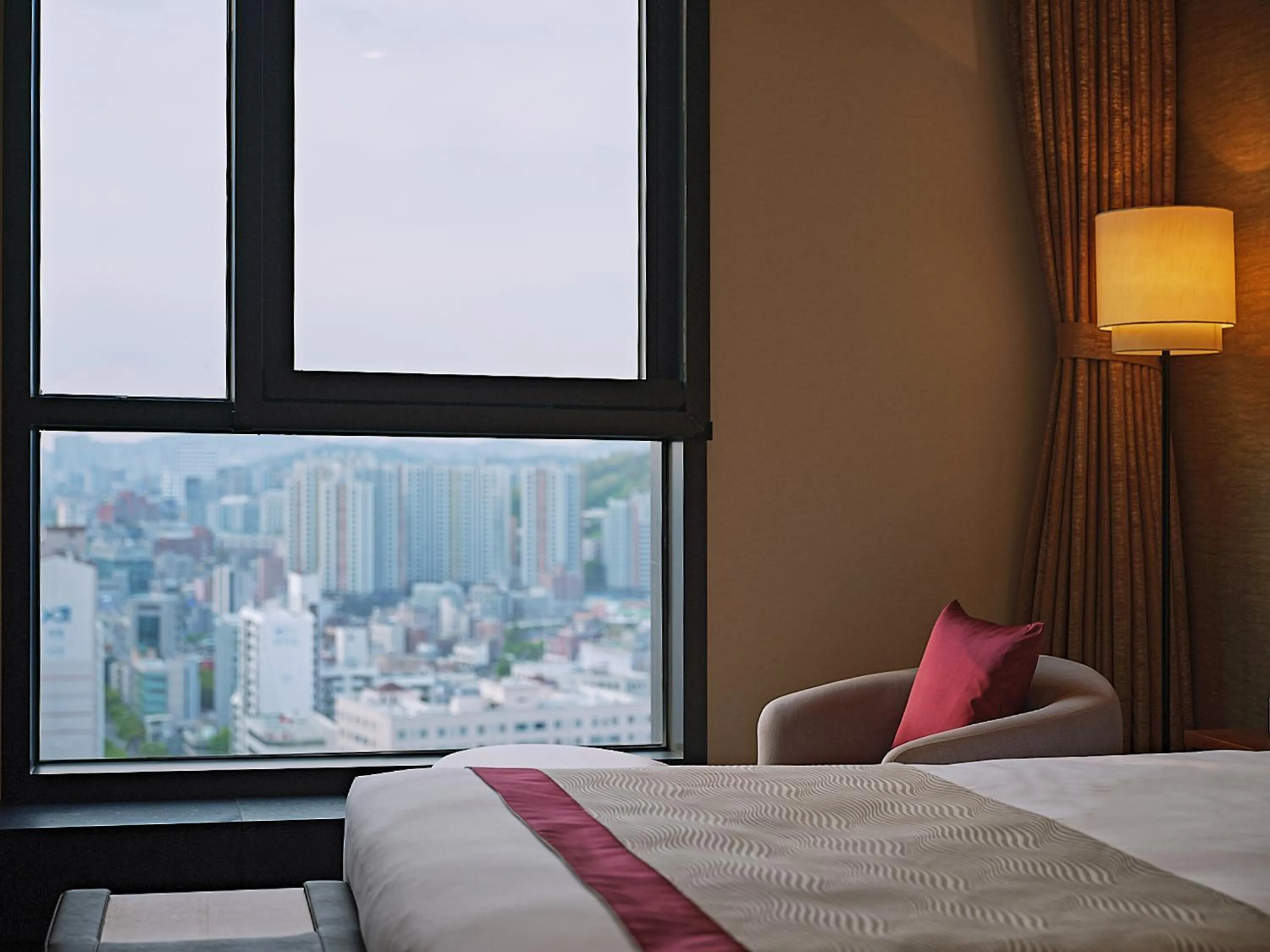 Street view, Bed in Roynet Hotel Seoul Mapo