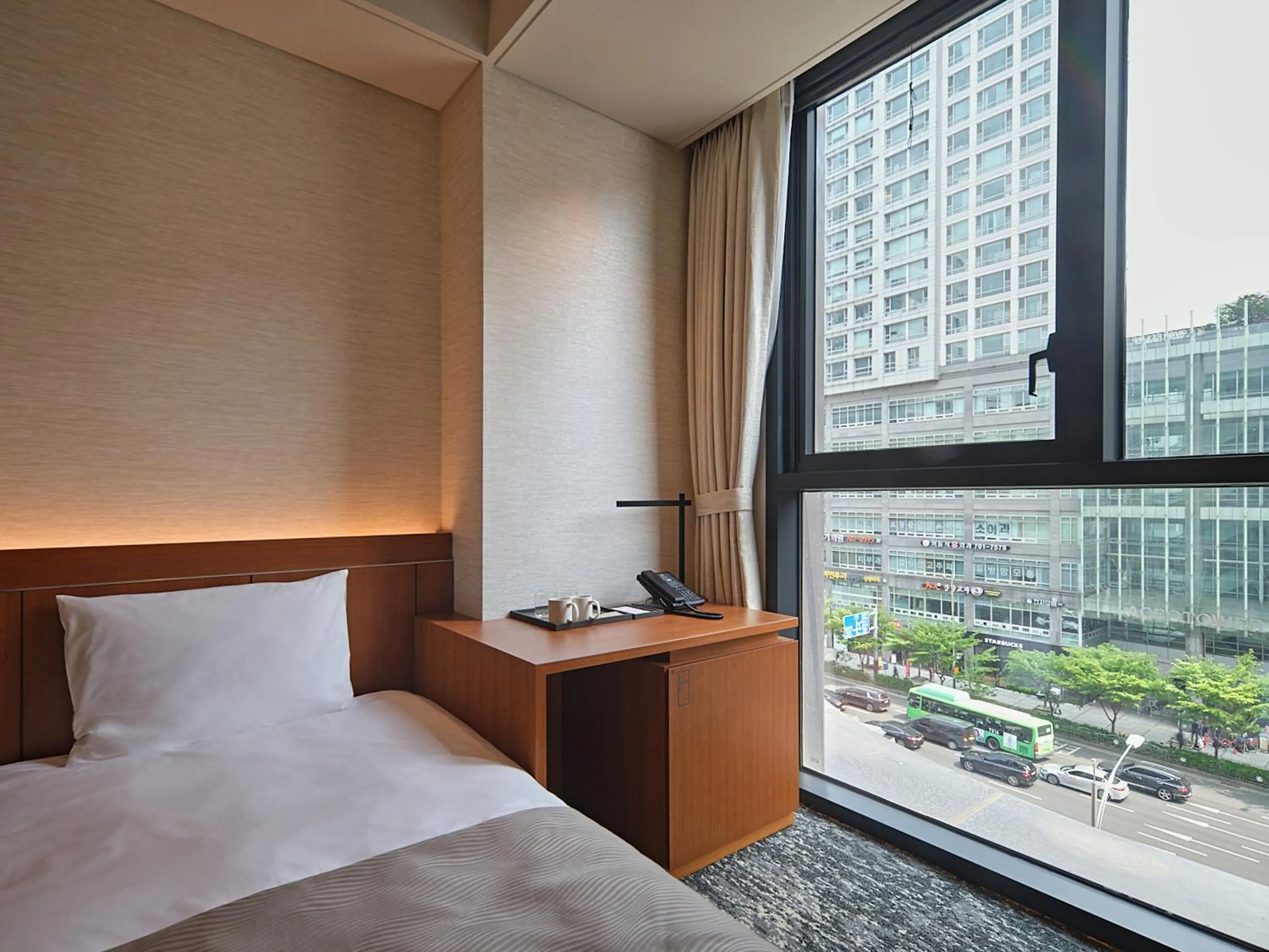 View (from property/room), Bed in Roynet Hotel Seoul Mapo