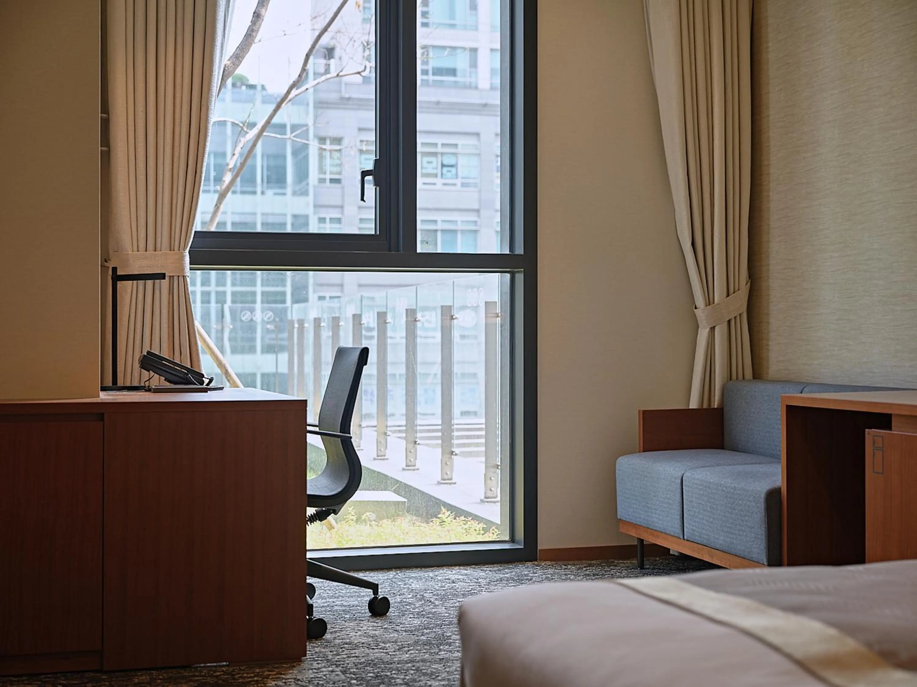 View (from property/room), Bed in Roynet Hotel Seoul Mapo