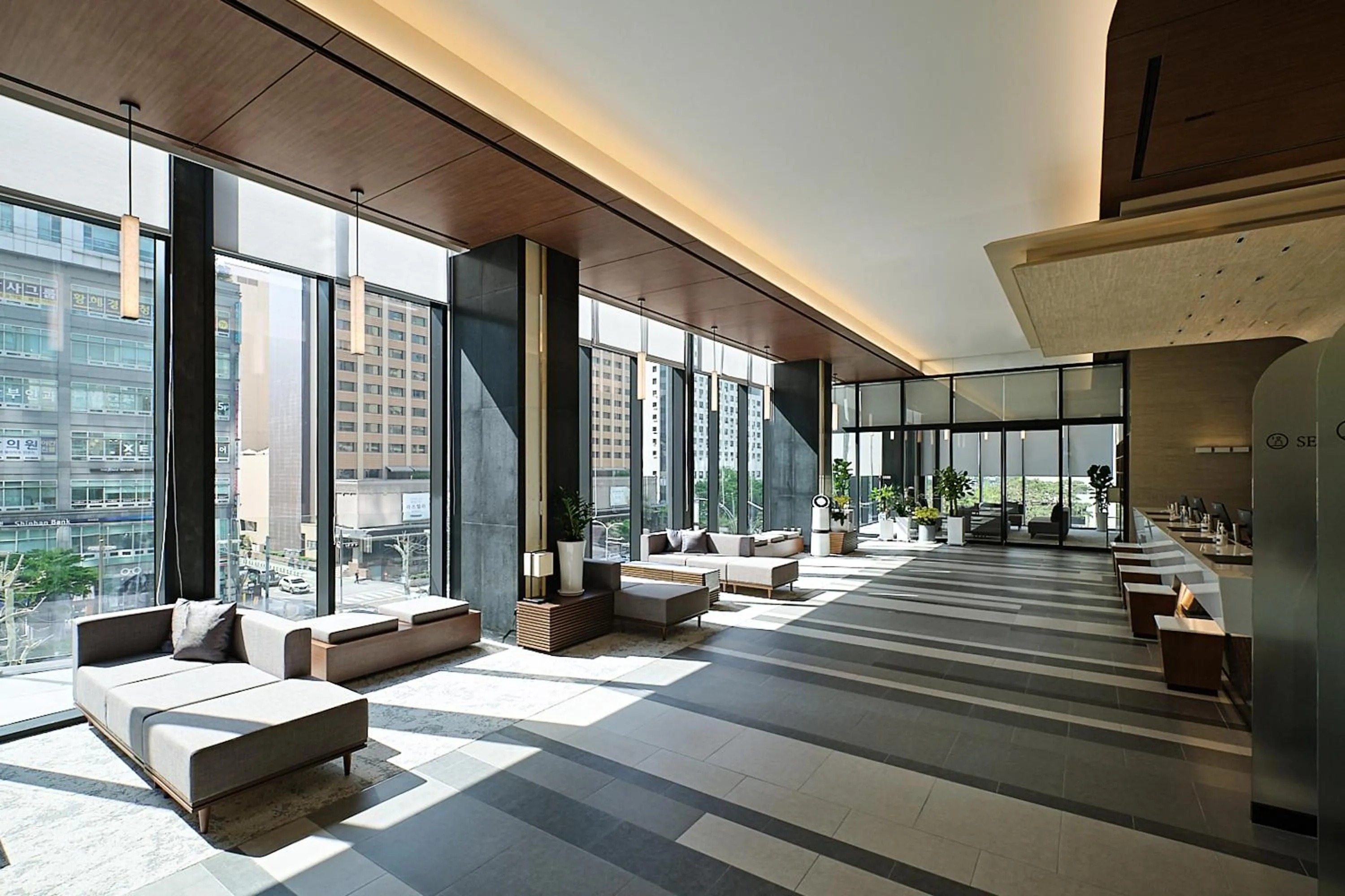 Lobby or reception in Roynet Hotel Seoul Mapo