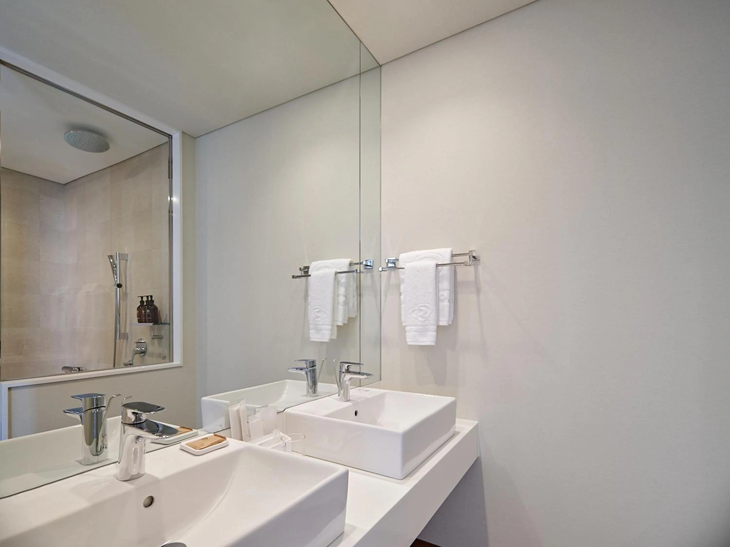 Bathroom in Roynet Hotel Seoul Mapo