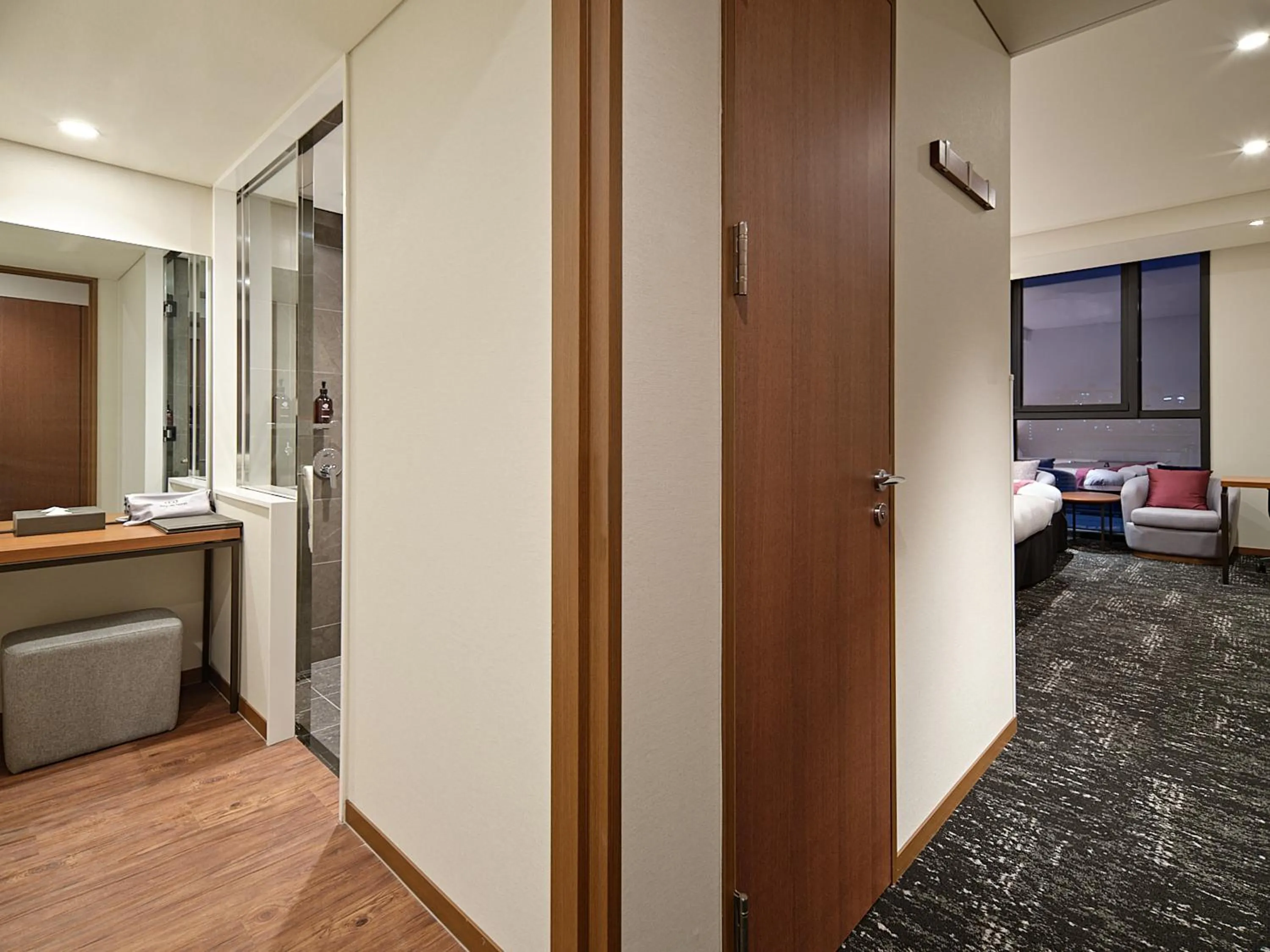 Bed in Roynet Hotel Seoul Mapo