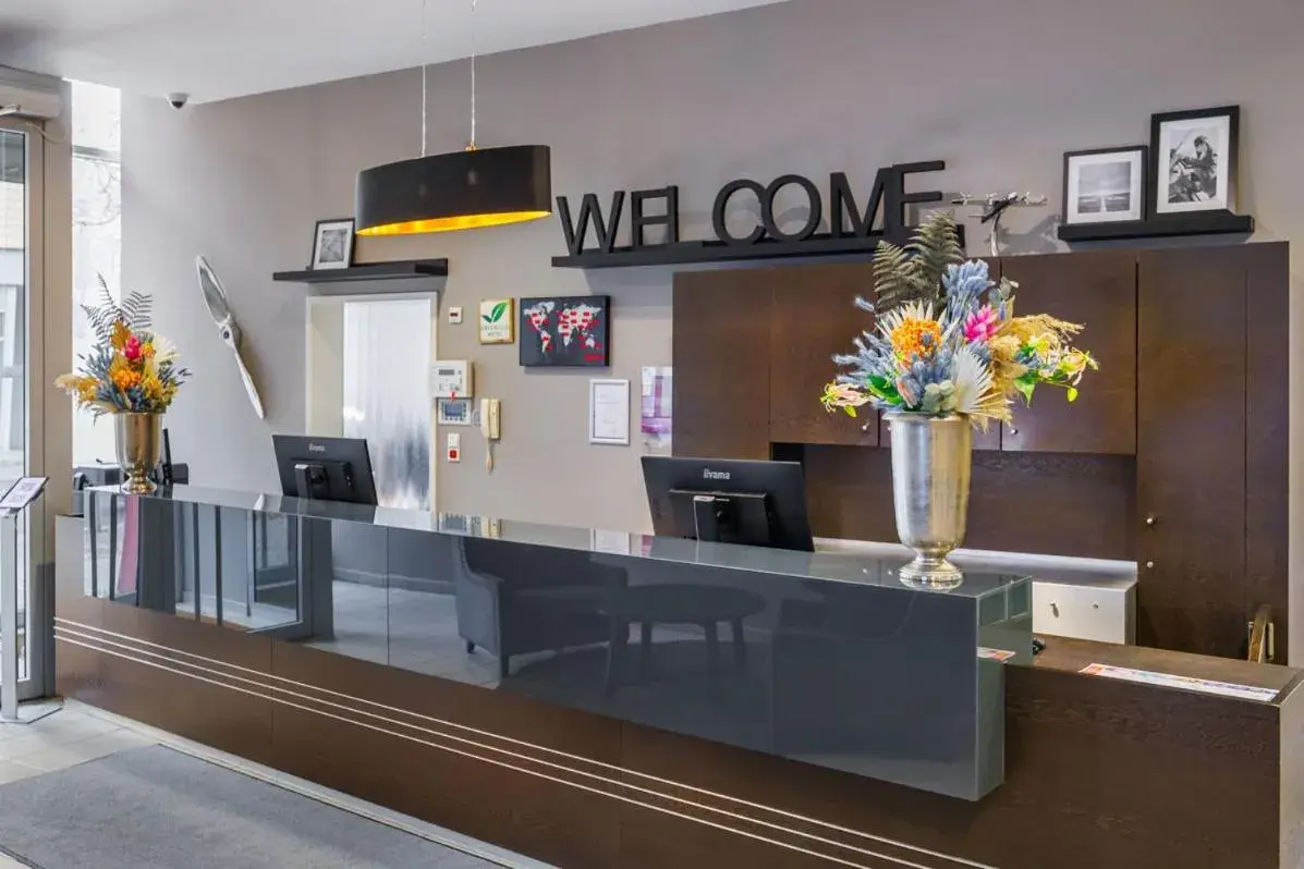 Lobby or reception in Airporthotel Berlin-Adlershof Lobby or reception in Airporthotel Berlin-Adlershof