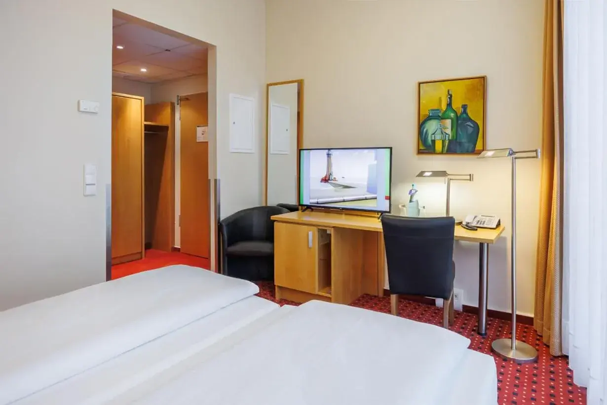 Photo of the whole room, Bed in Airporthotel Berlin-Adlershof Photo of the whole room, Bed in Airporthotel Berlin-Adlershof