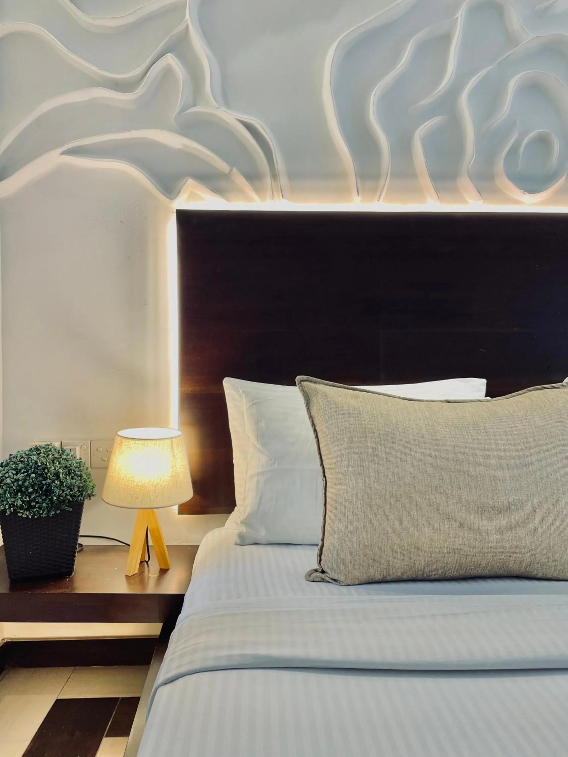 Bed in 8 Plus Motels