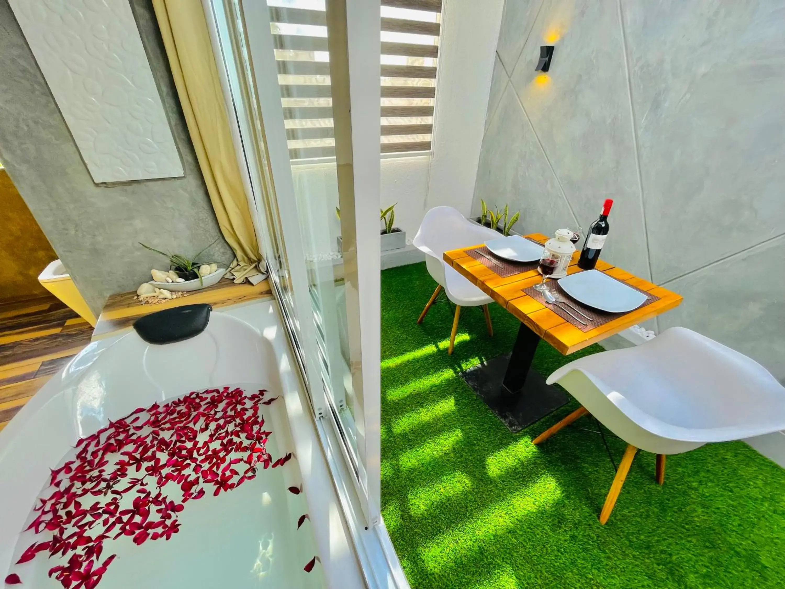 Bathroom in 8 Plus Motels Bathroom in 8 Plus Motels