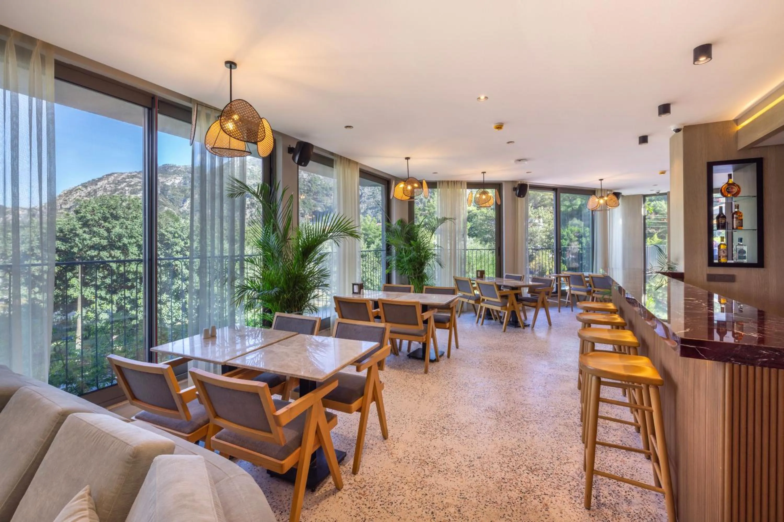 Restaurant/places to eat in Club Aquarium