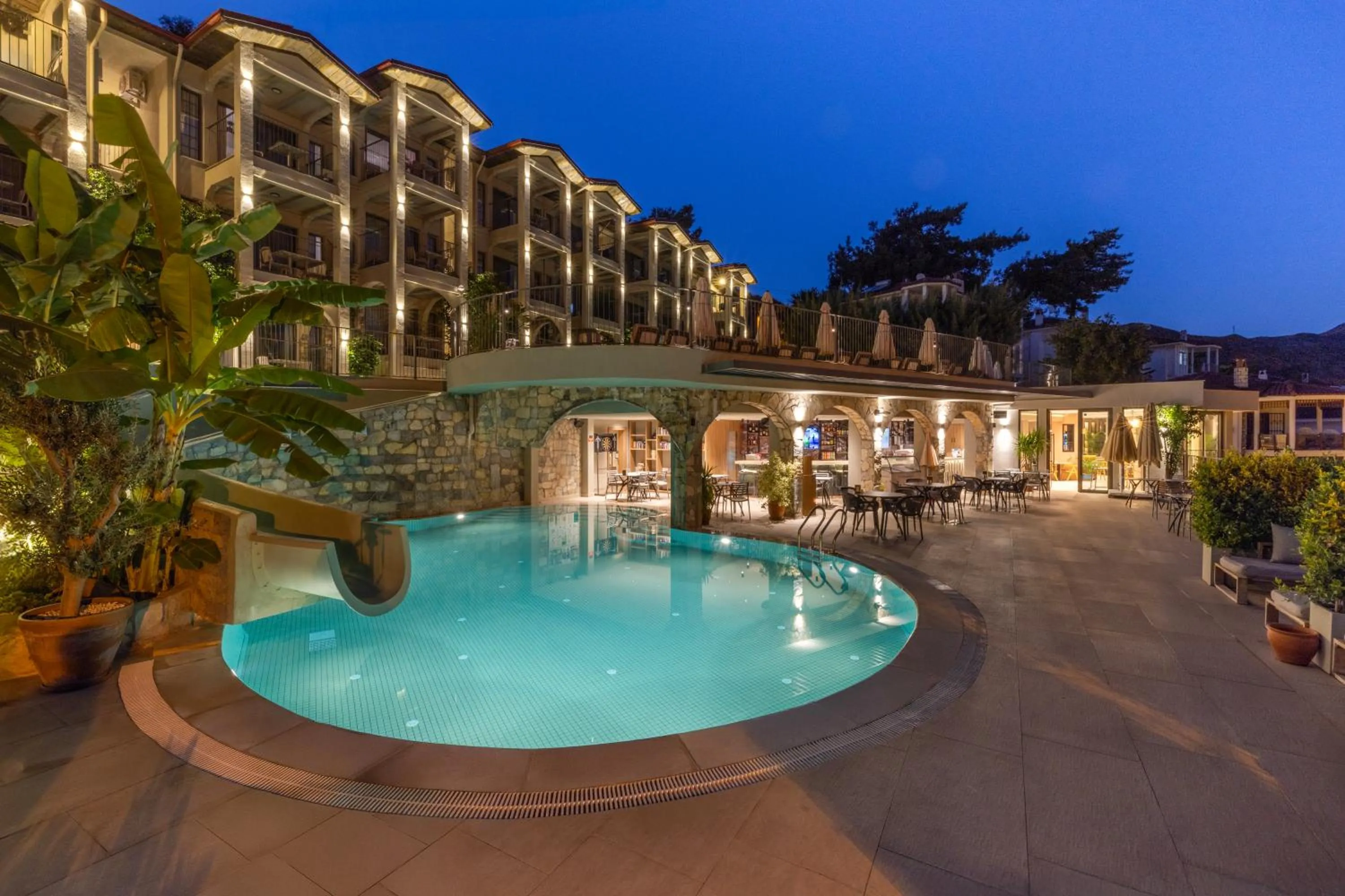 Night in Club Aquarium