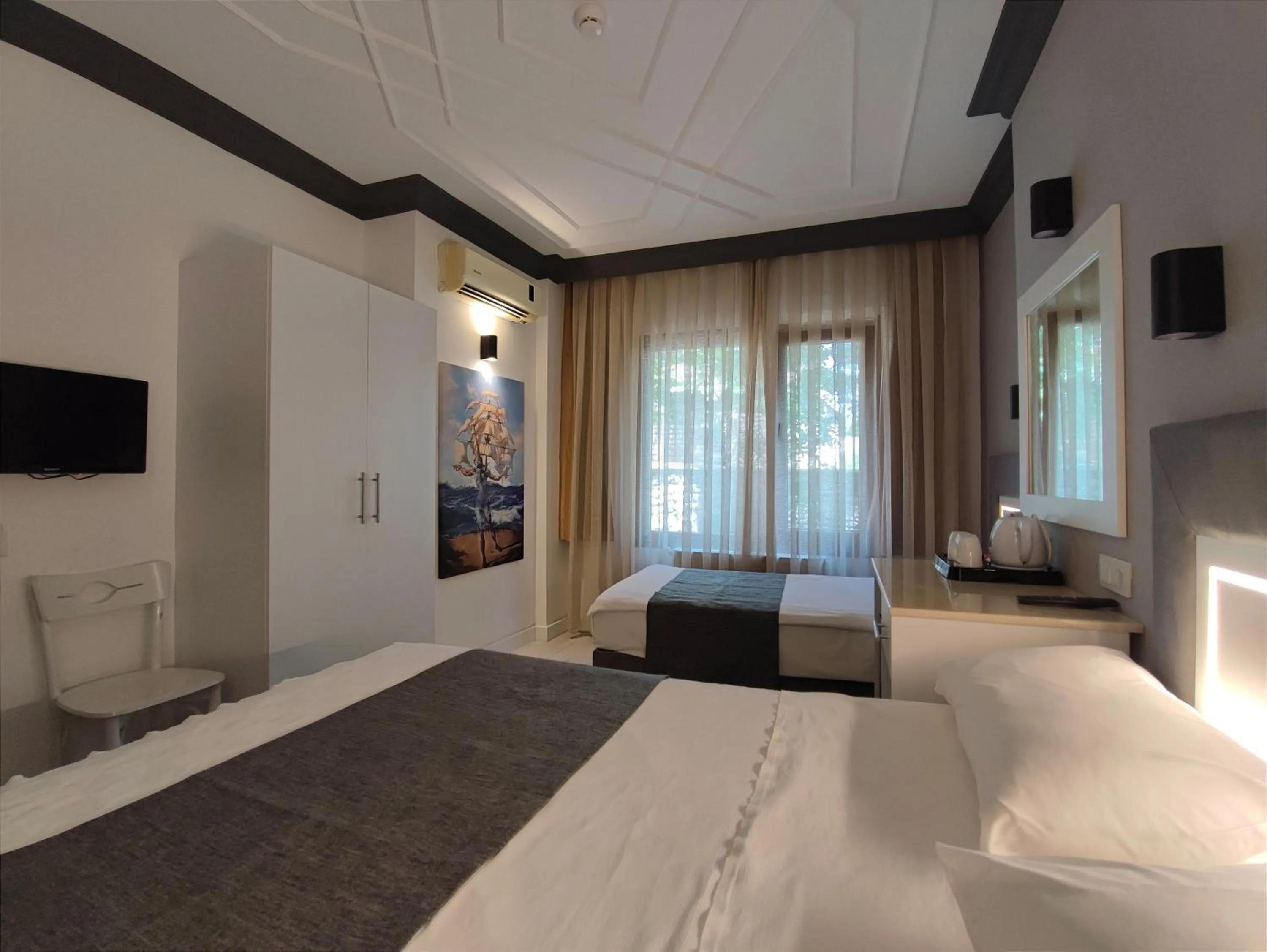 Photo of the whole room, Bed in Hotel Peninsula