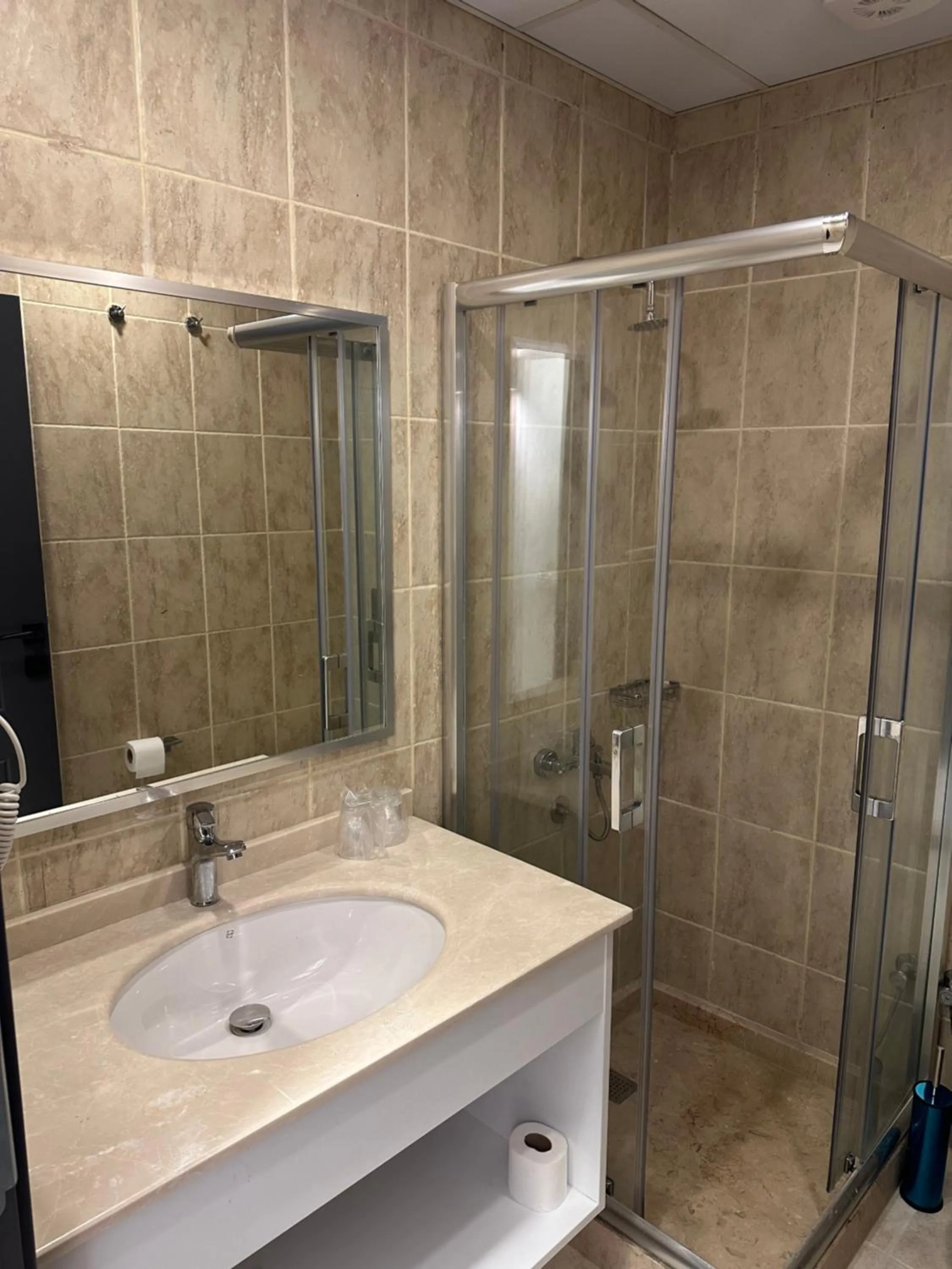 Shower in Hotel Peninsula