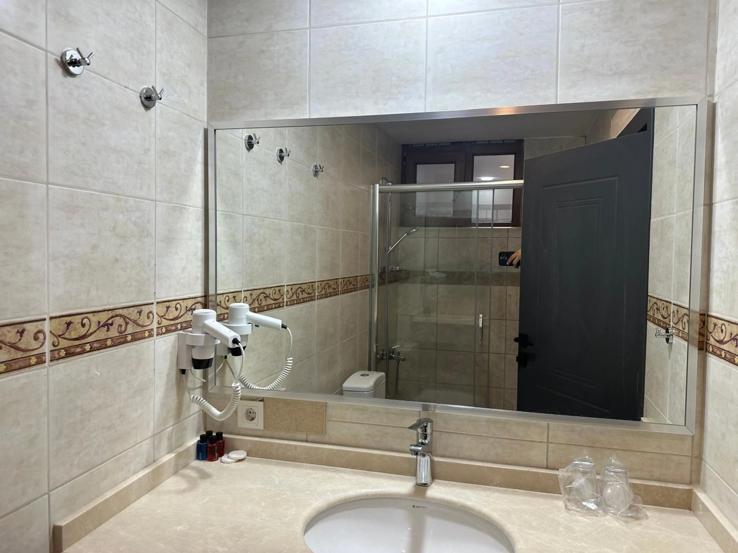 Shower in Hotel Peninsula