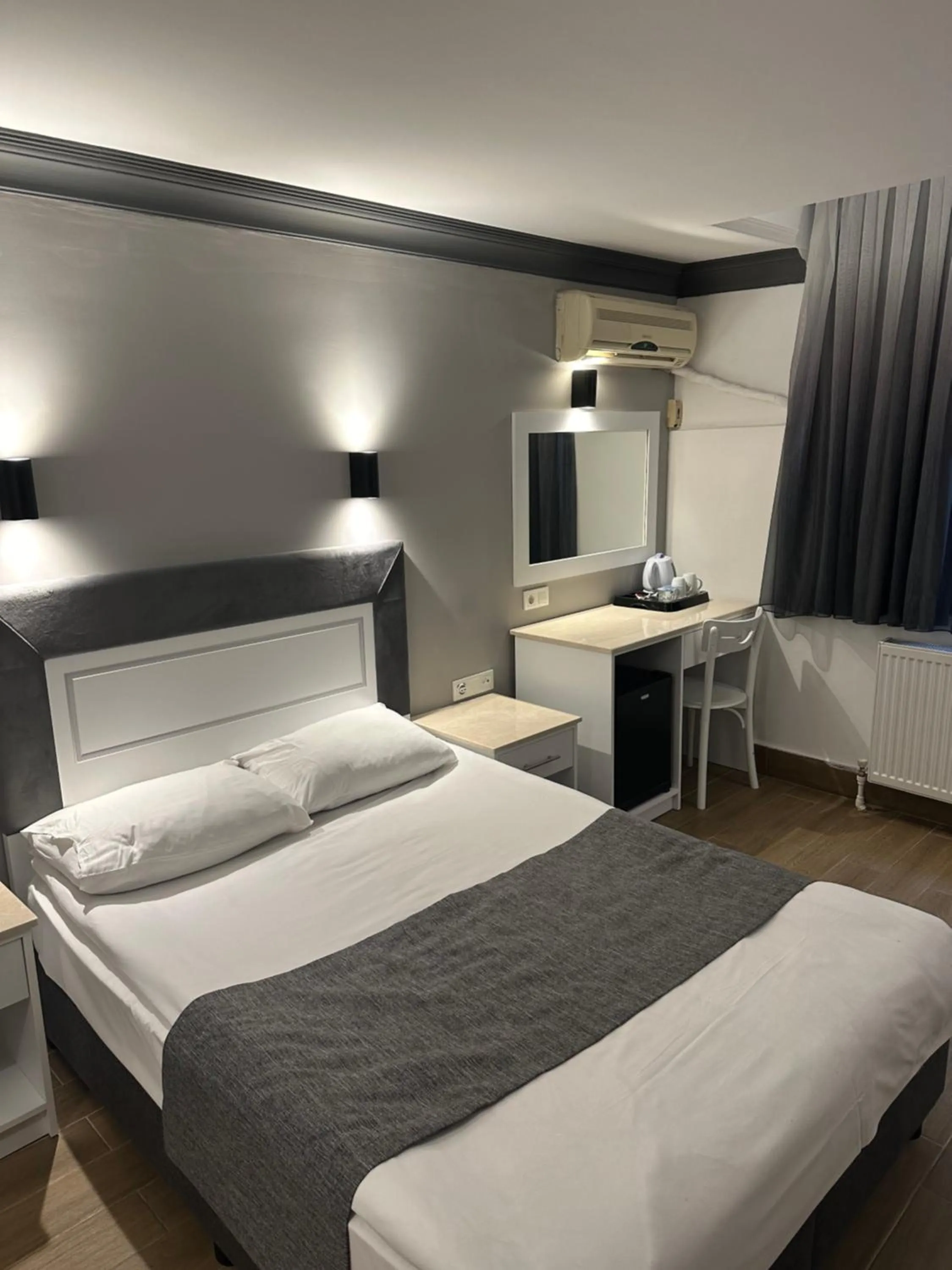 Bedroom, Bed in Hotel Peninsula