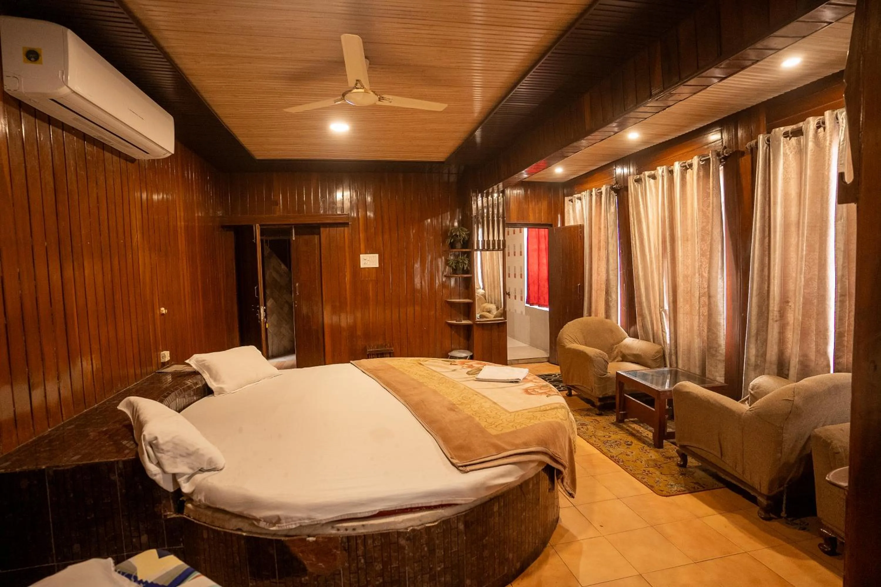 Bed in Hotel Shahjahan