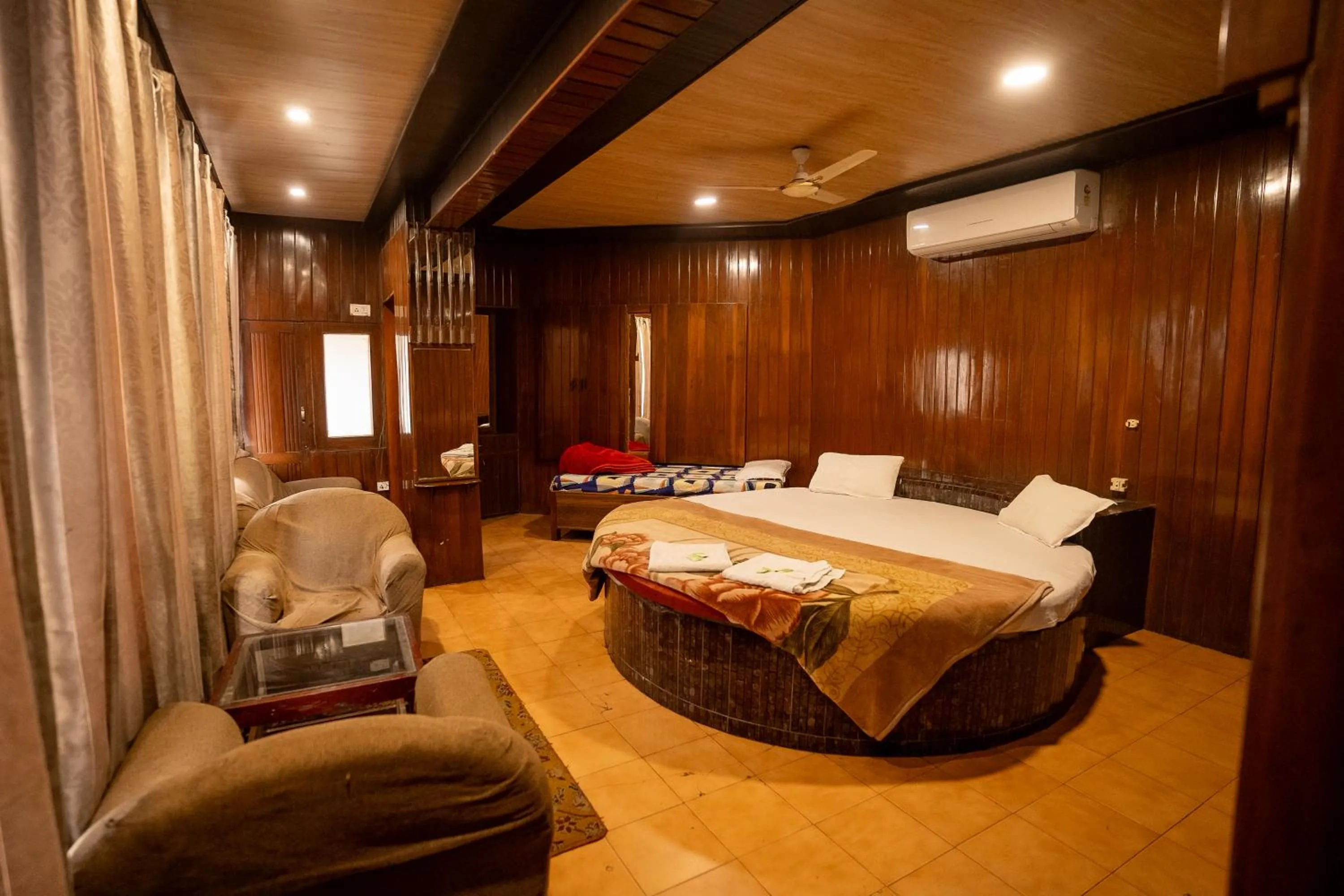 Bed in Hotel Shahjahan