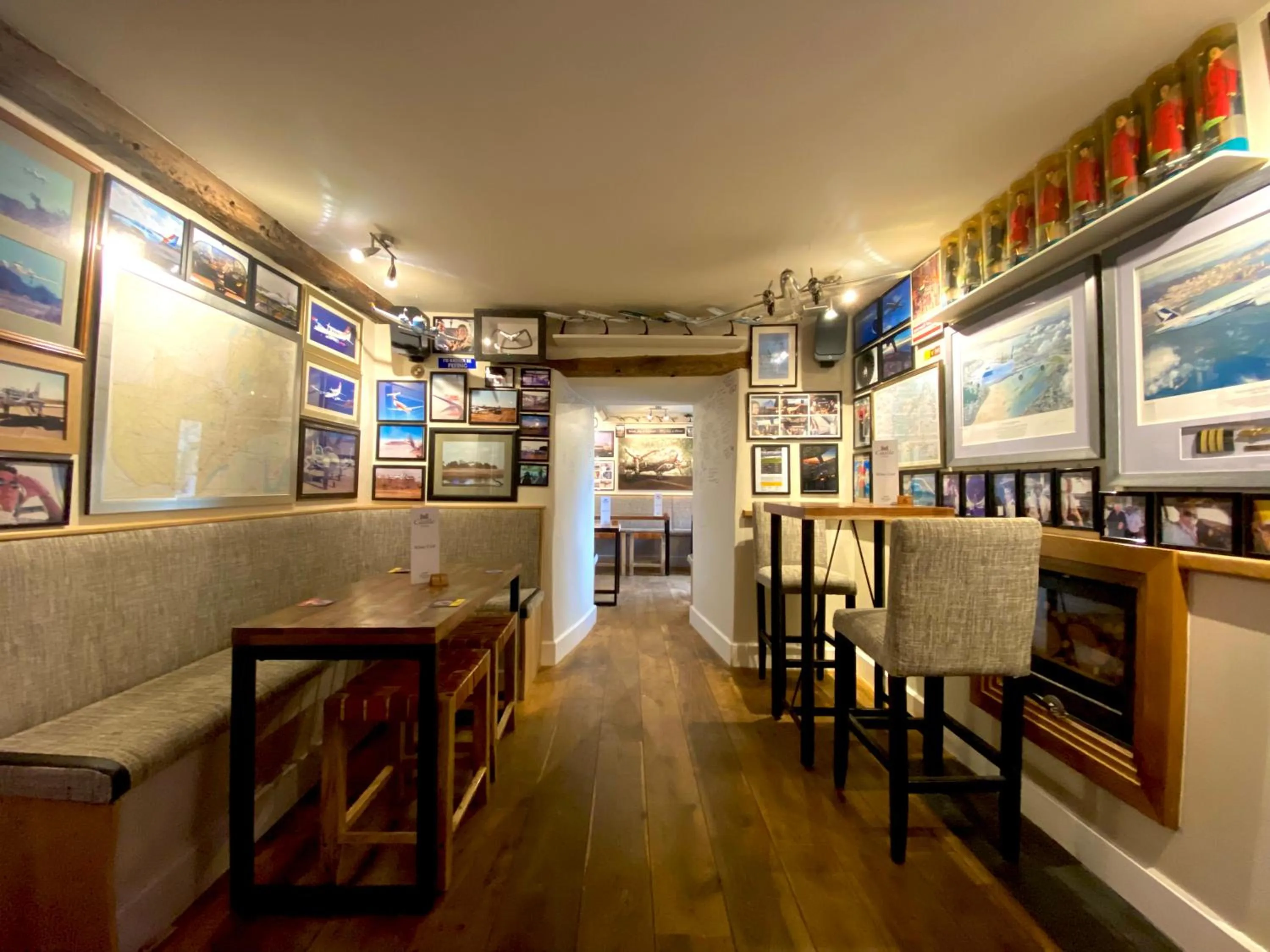 Lounge or bar in Castle Cottage Inn