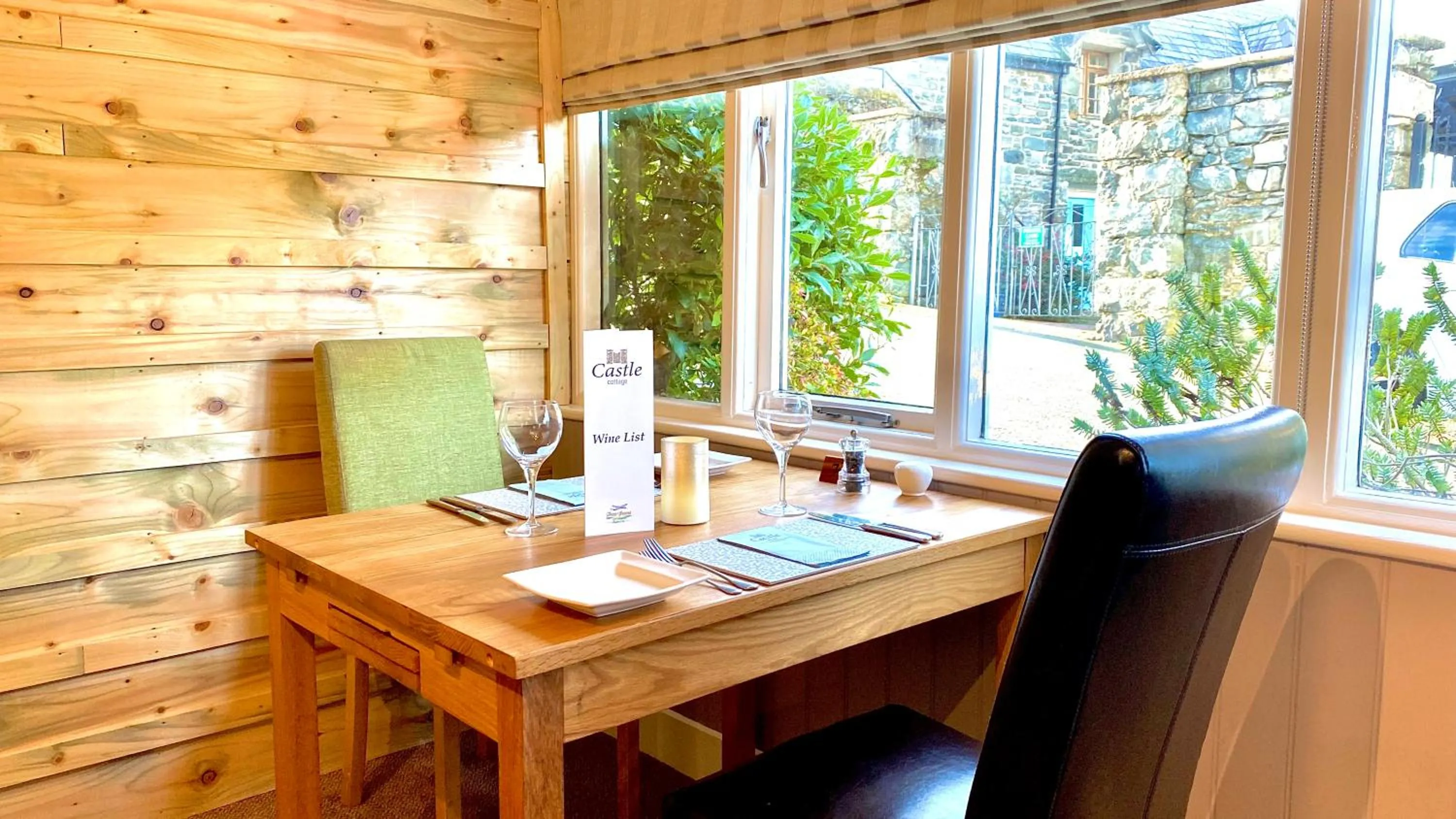 Dining area in Castle Cottage Inn