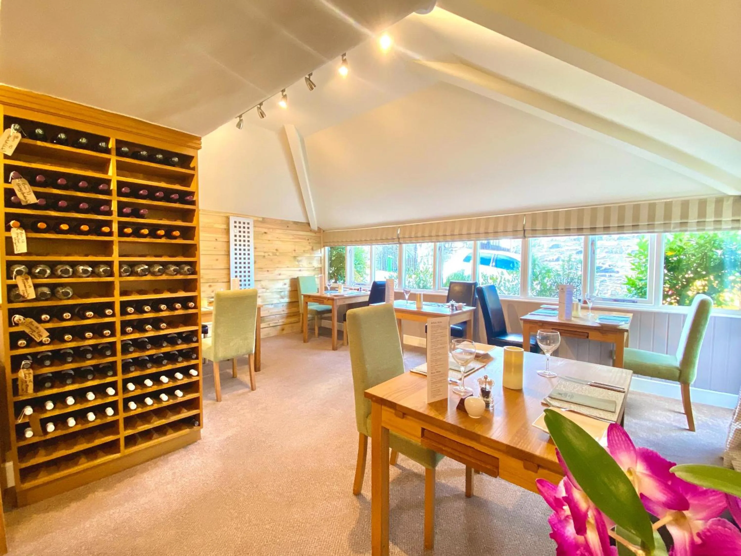 Dining area in Castle Cottage Inn