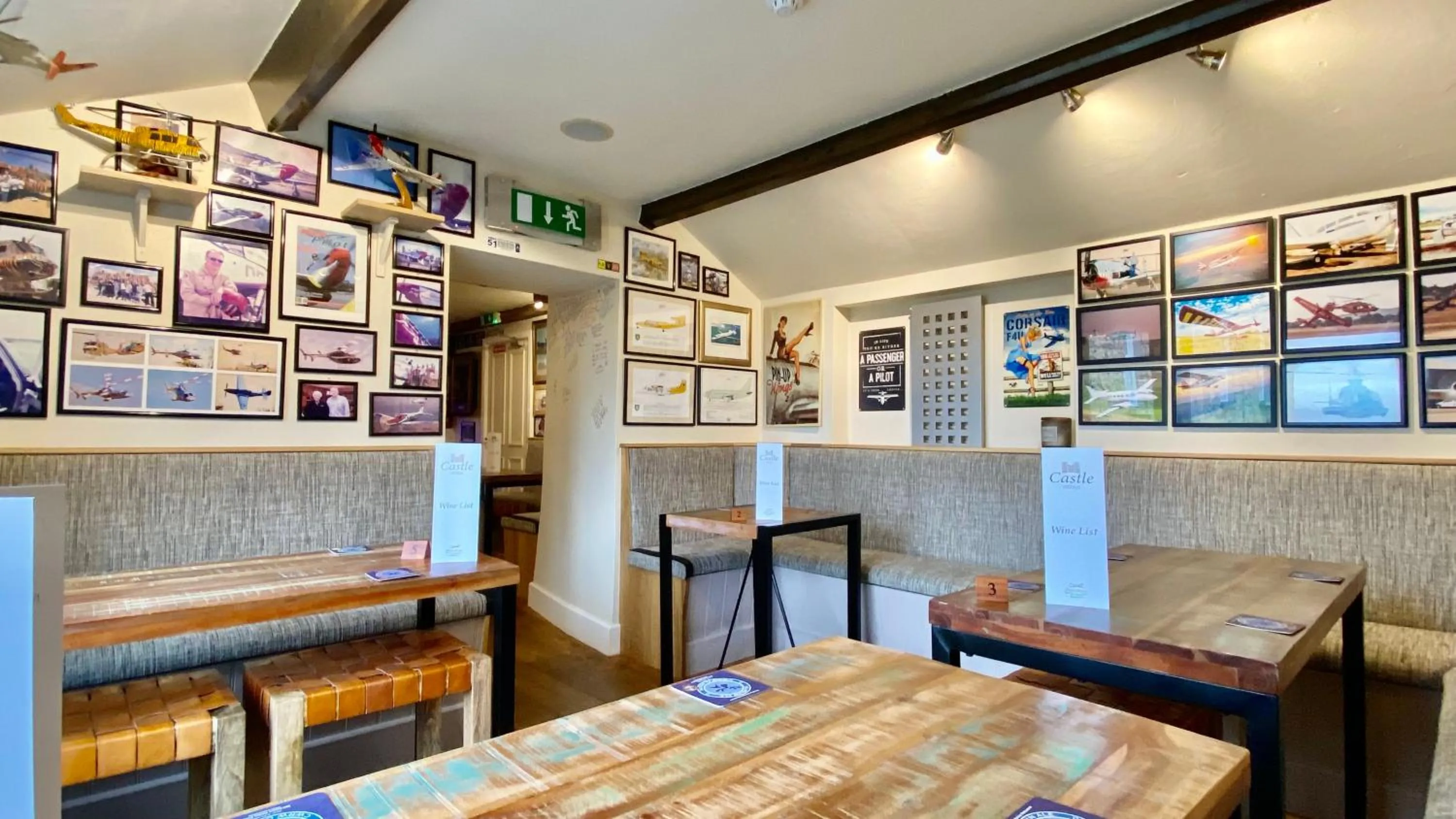 Lounge or bar in Castle Cottage Inn