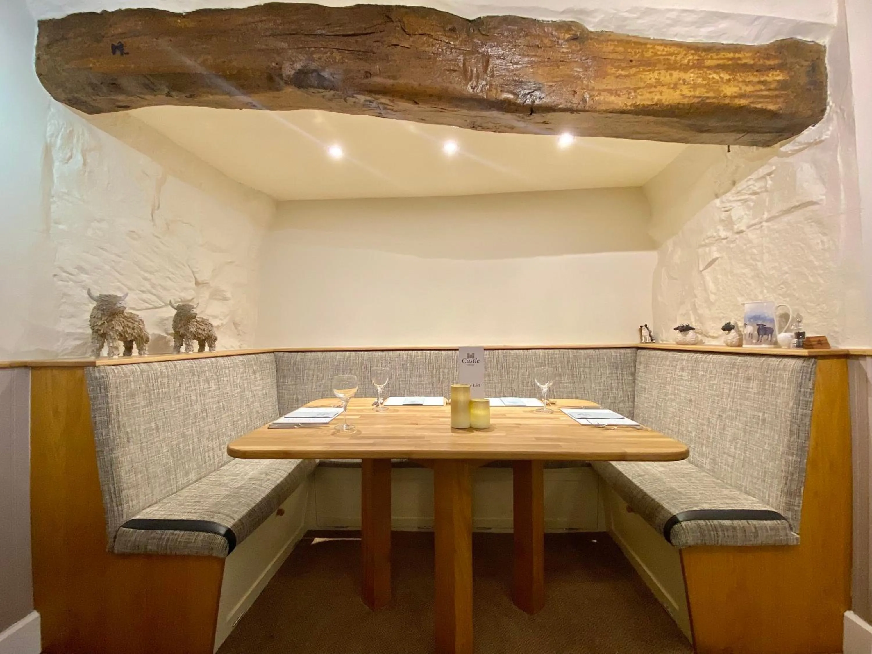 Dining area in Castle Cottage Inn