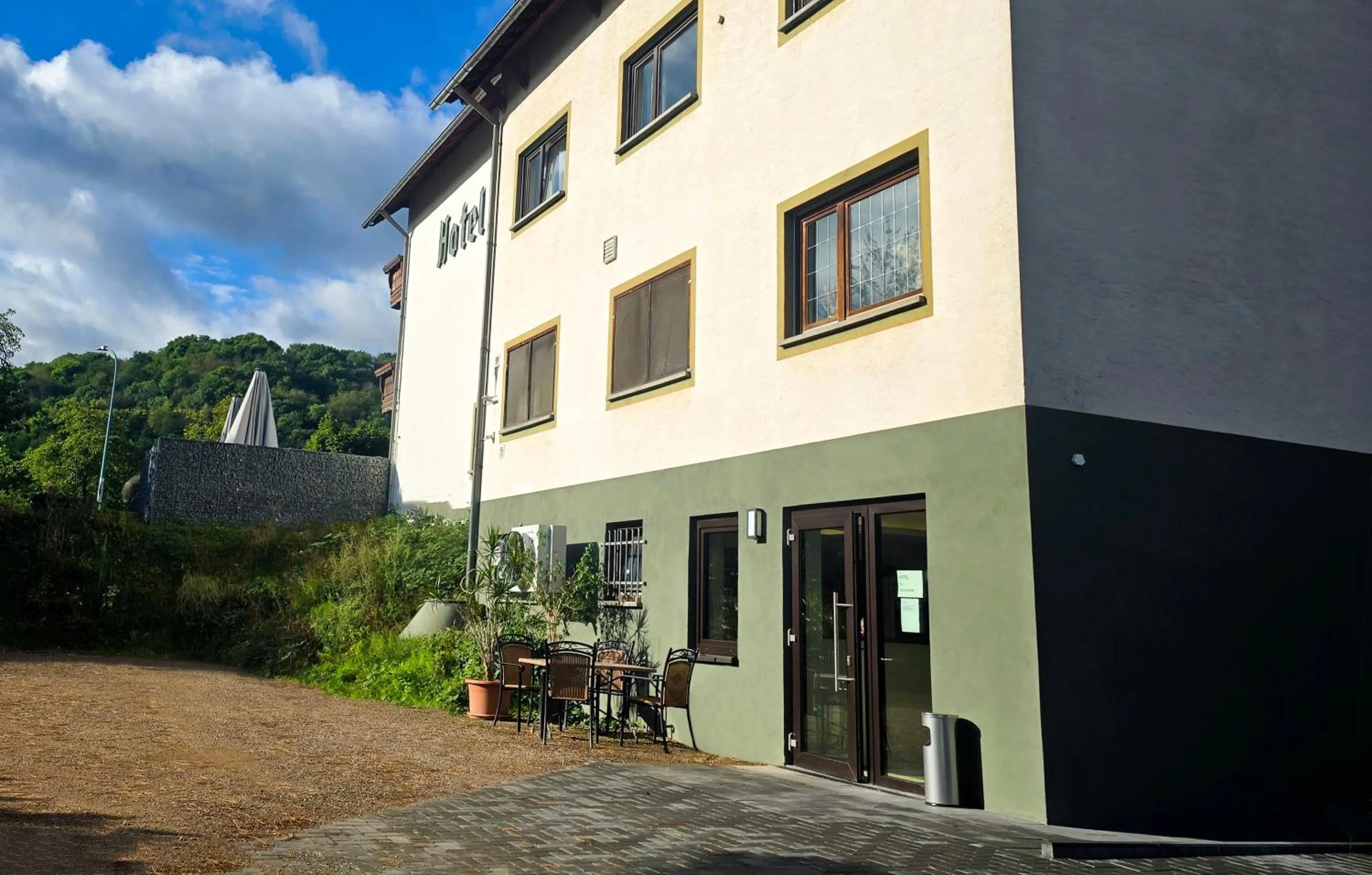 Property building in Hotel zur Moselbrücke