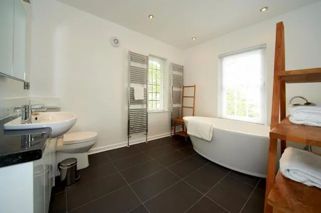 Bathroom, Bed in Portmeirion Village & Castell Deudraeth