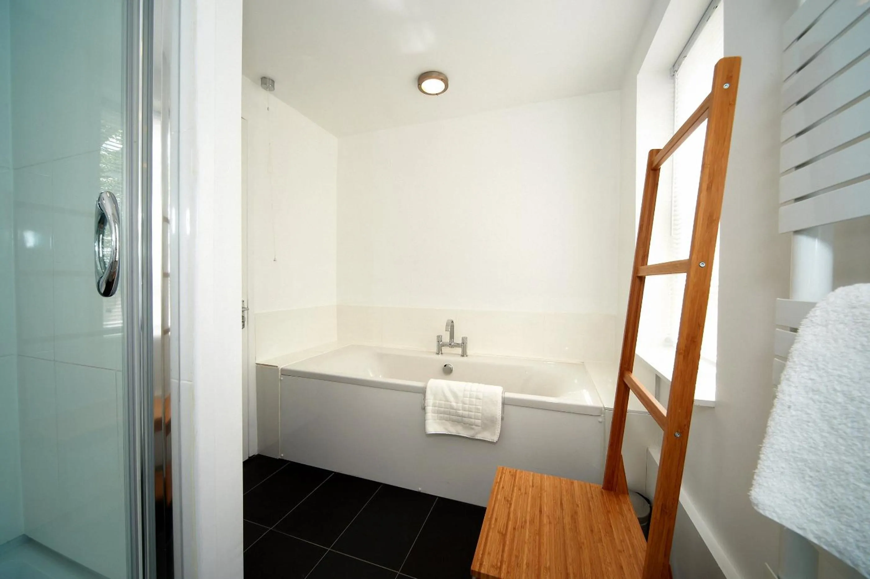 Bathroom, Bed in Portmeirion Village & Castell Deudraeth