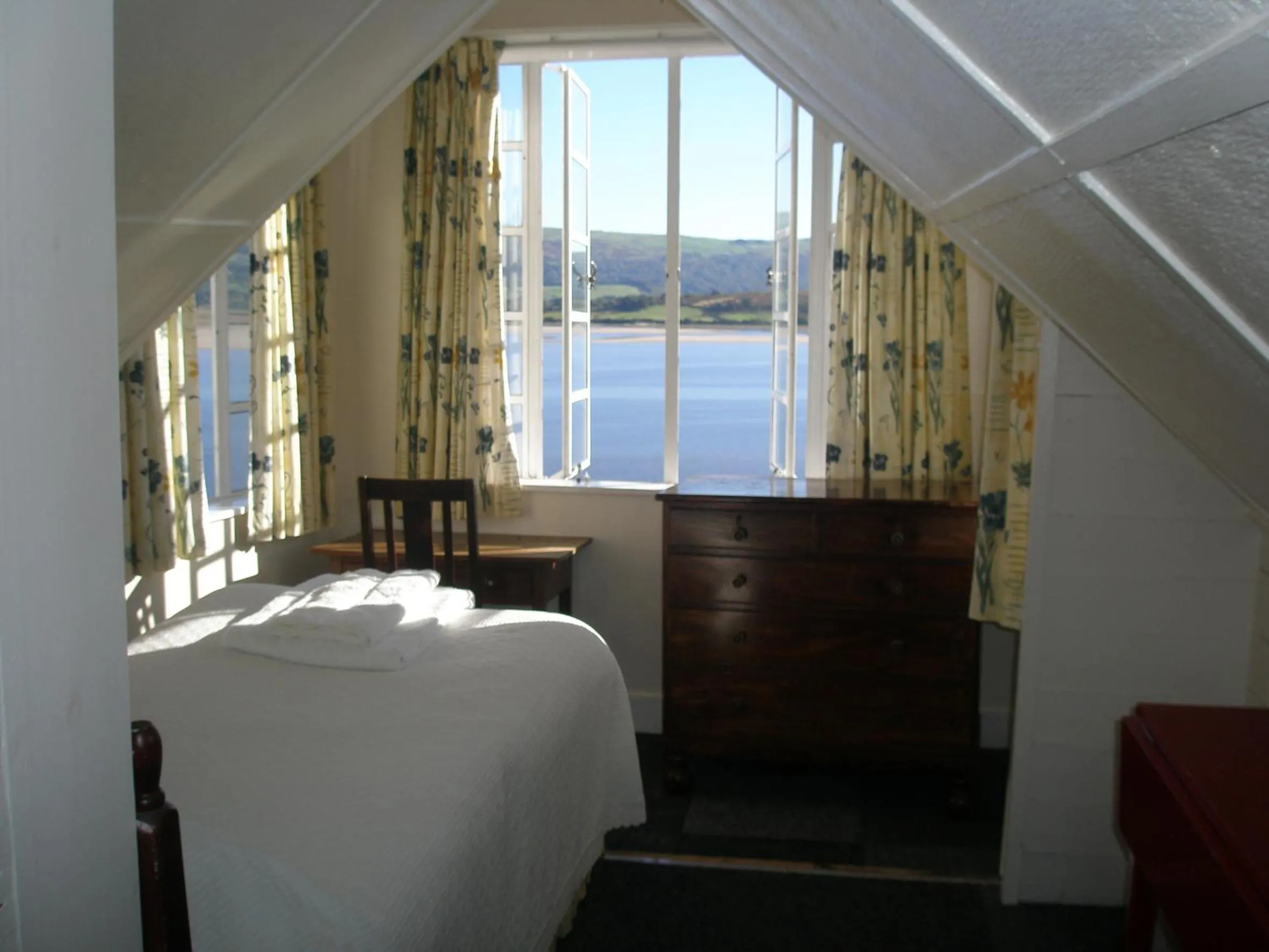 Bed in Portmeirion Village & Castell Deudraeth