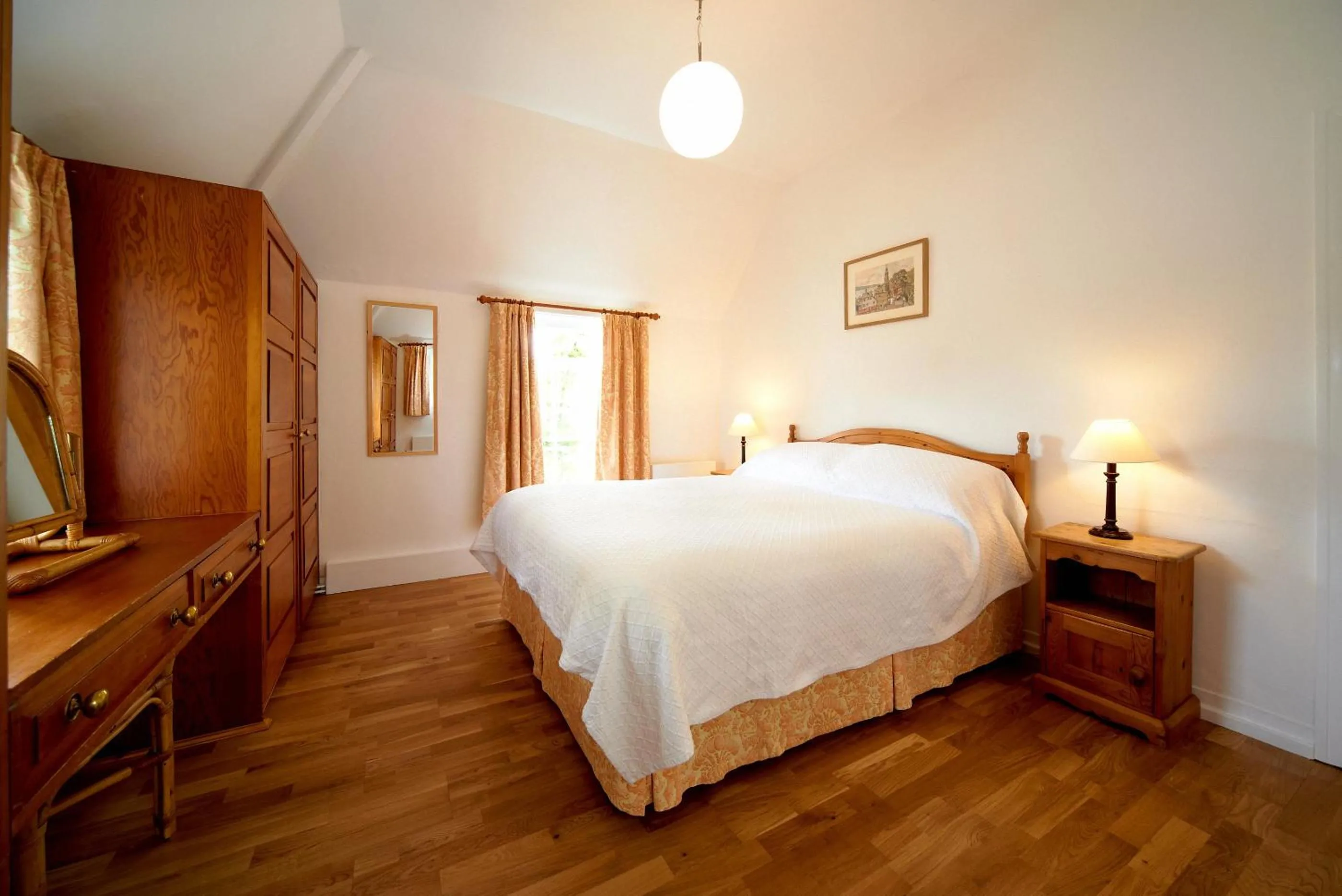Bedroom, Bed in Portmeirion Village & Castell Deudraeth