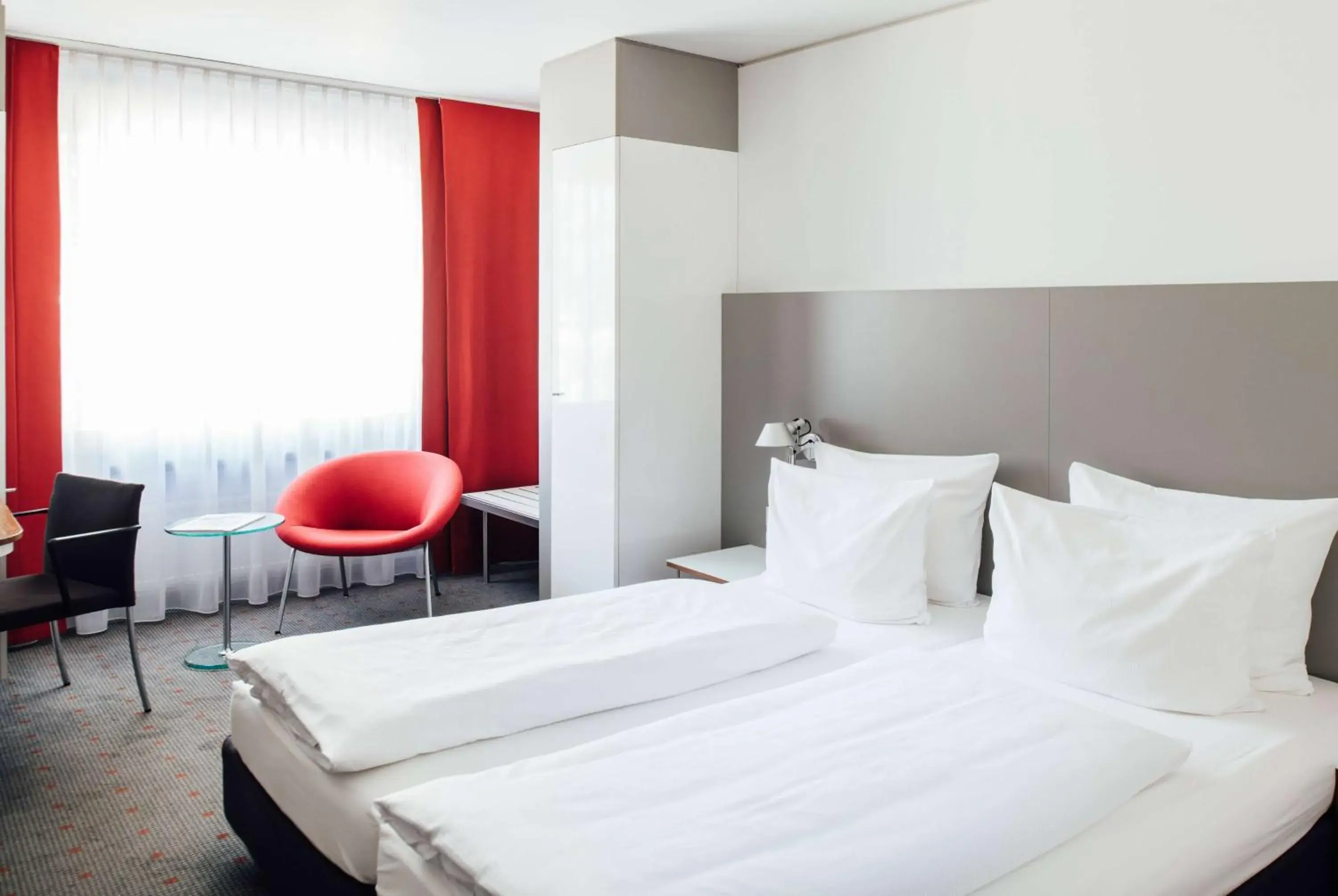 Photo of the whole room, Bed in Vienna House Easy by Wyndham Stuttgart Photo of the whole room, Bed in Vienna House Easy by Wyndham Stuttgart