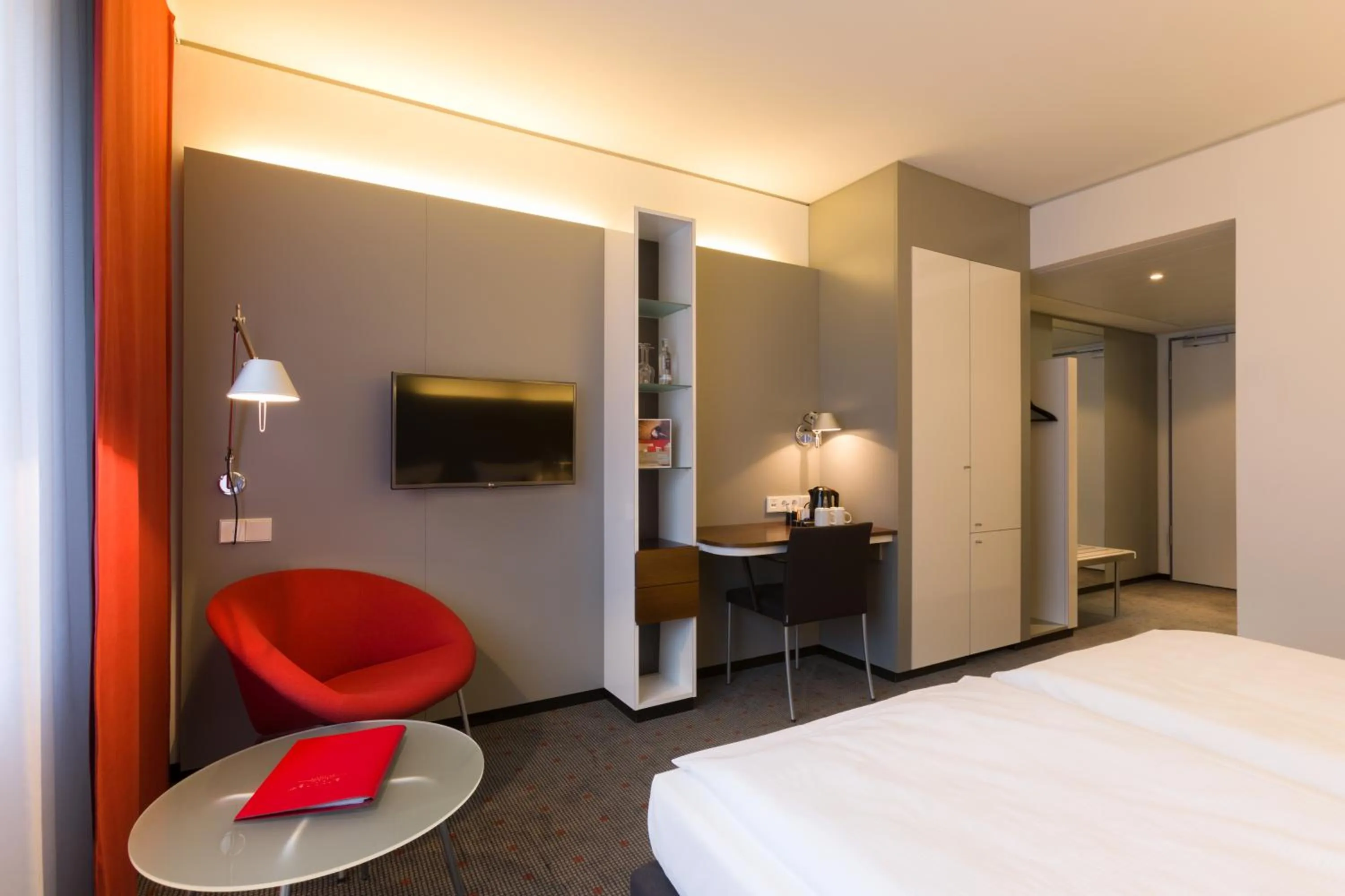 TV and multimedia, Bed in Vienna House Easy by Wyndham Stuttgart