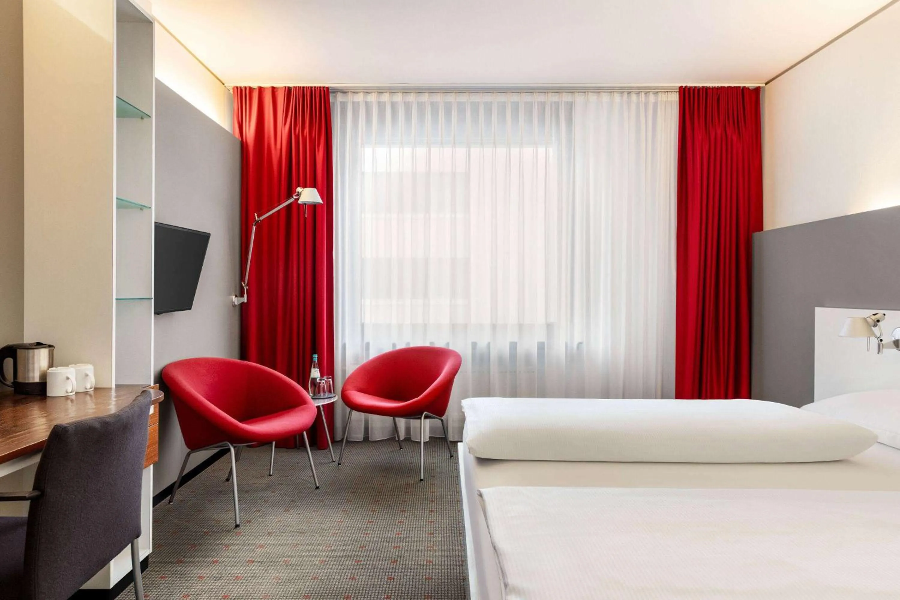 Photo of the whole room, Bed in Vienna House Easy by Wyndham Stuttgart