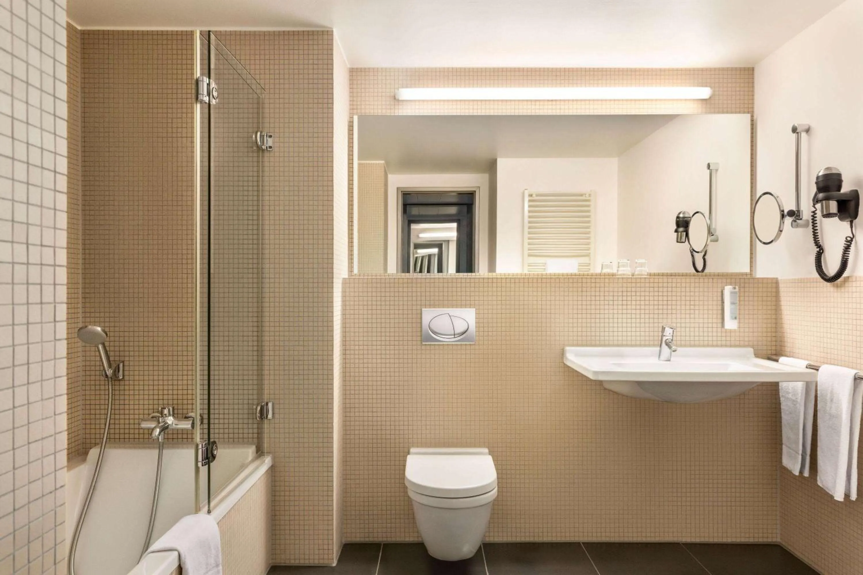 TV and multimedia in Vienna House Easy by Wyndham Stuttgart