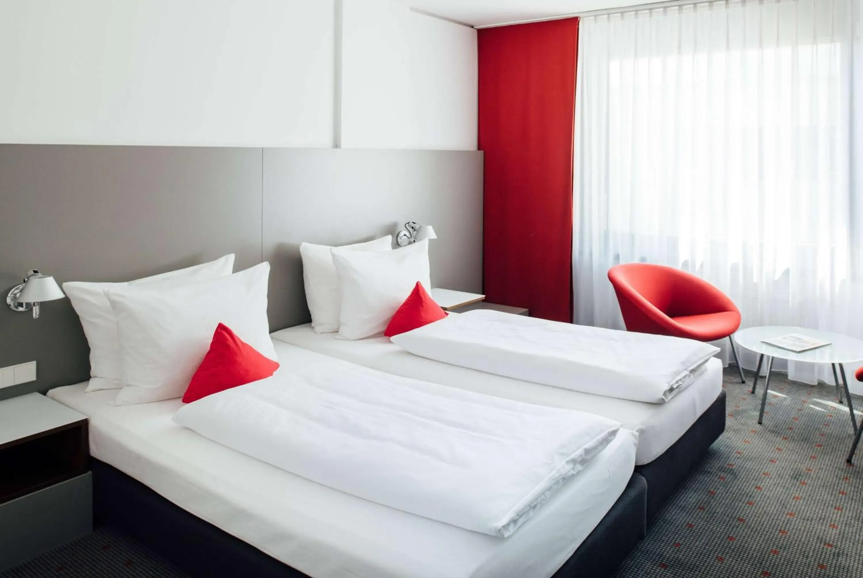 Photo of the whole room, Bed in Vienna House Easy by Wyndham Stuttgart Photo of the whole room, Bed in Vienna House Easy by Wyndham Stuttgart