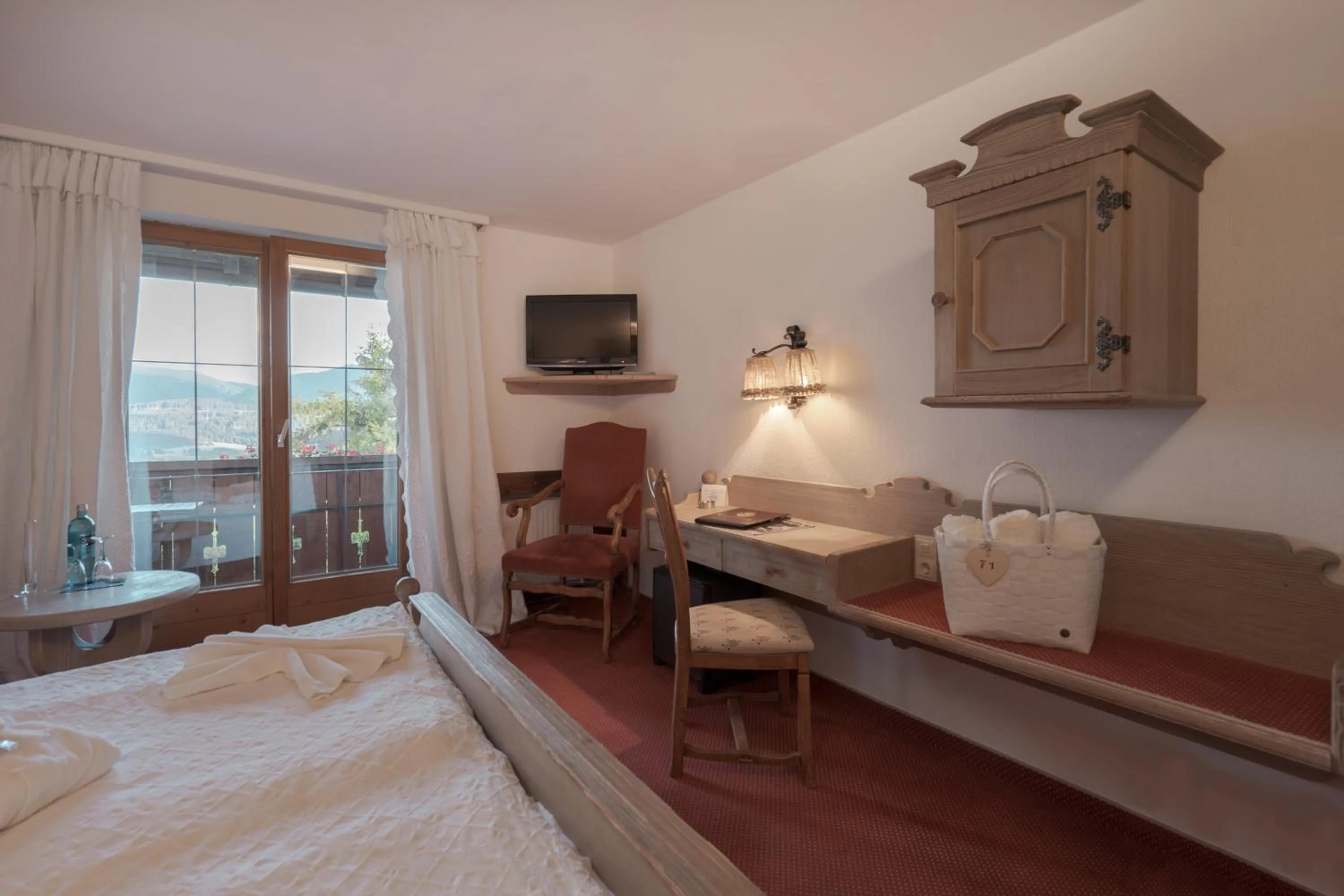 Bedroom, Bed in Mittelburg Wellnesshotel