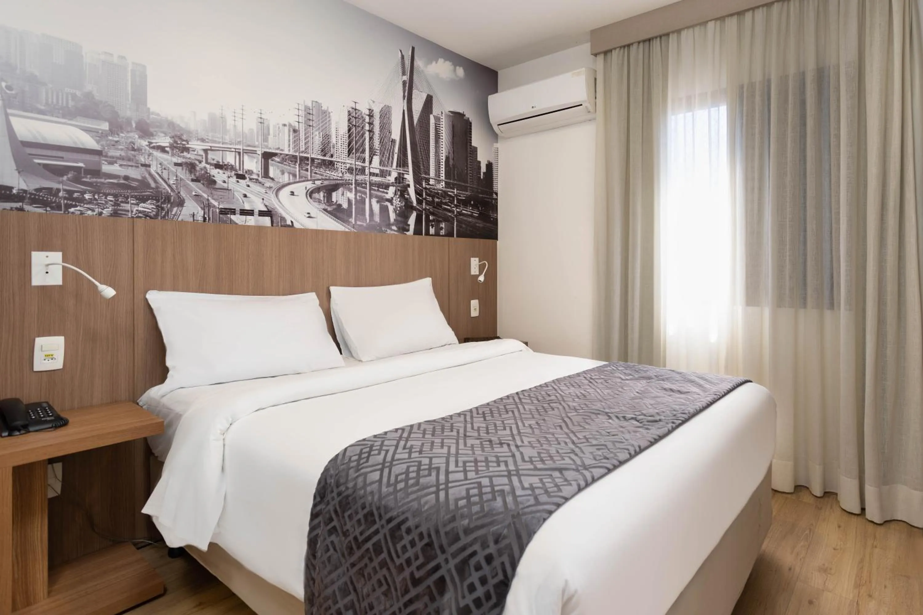 Bed in NewCiti Itaim by Charlie