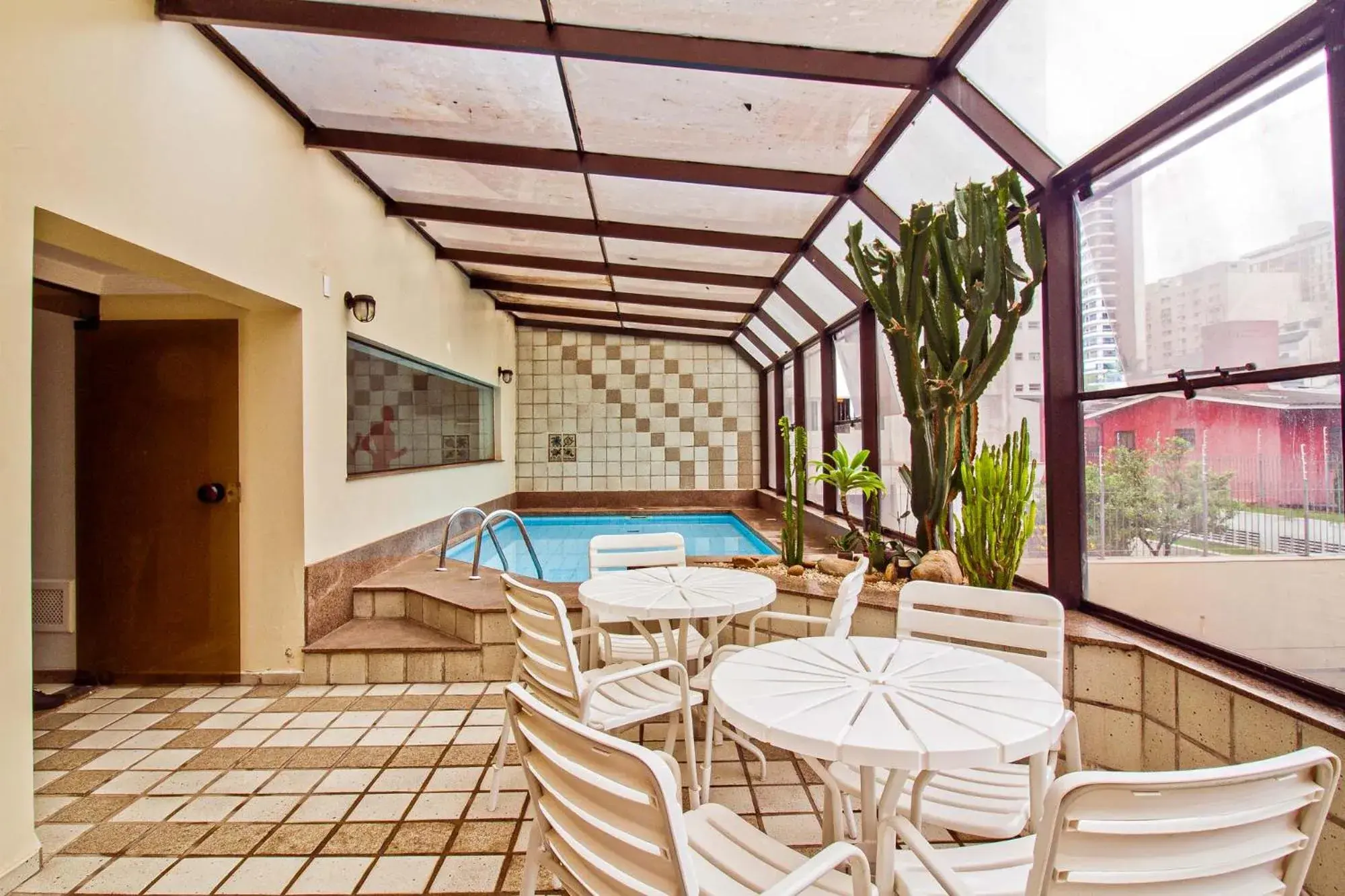 Swimming pool in NewCiti Itaim by Charlie Swimming pool in NewCiti Itaim by Charlie