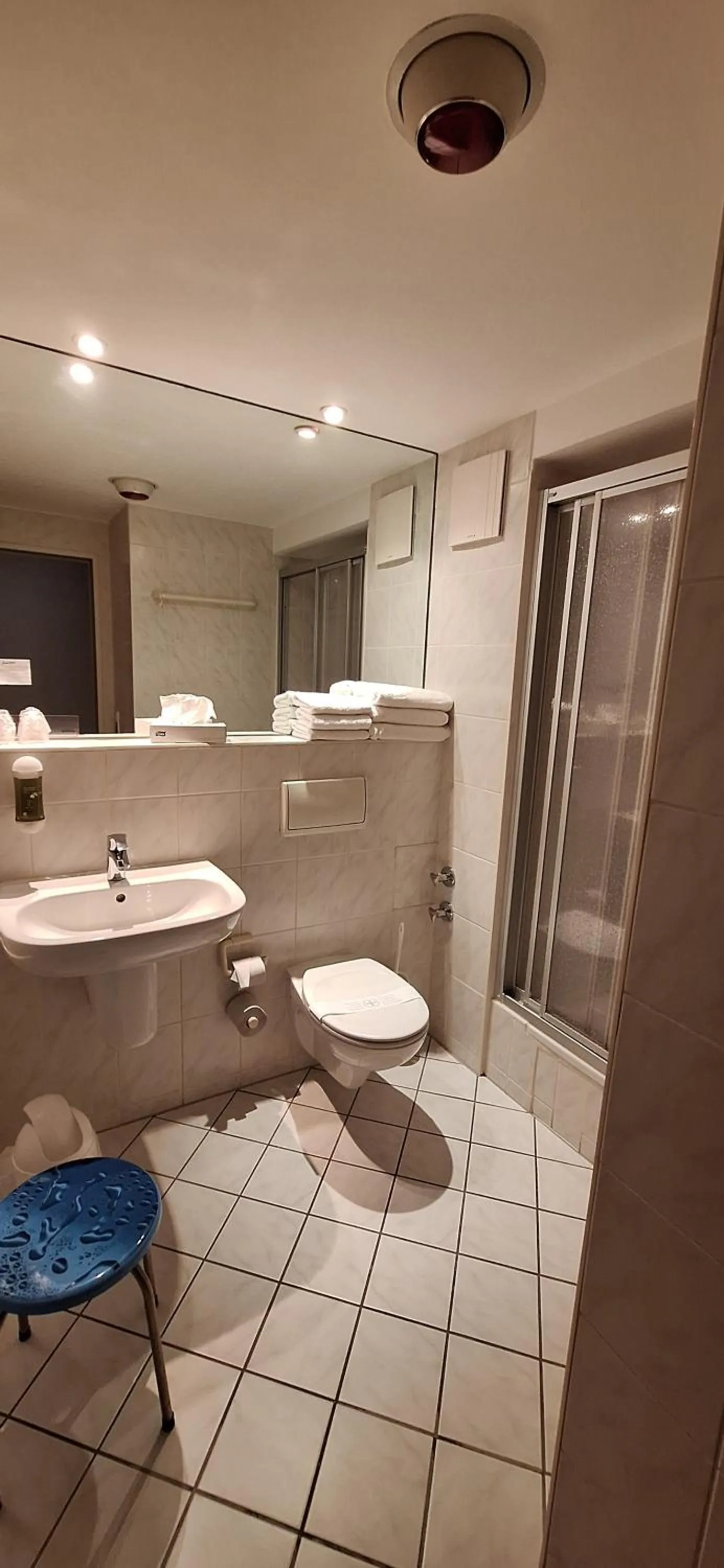 Toilet in Solitaire Hotel