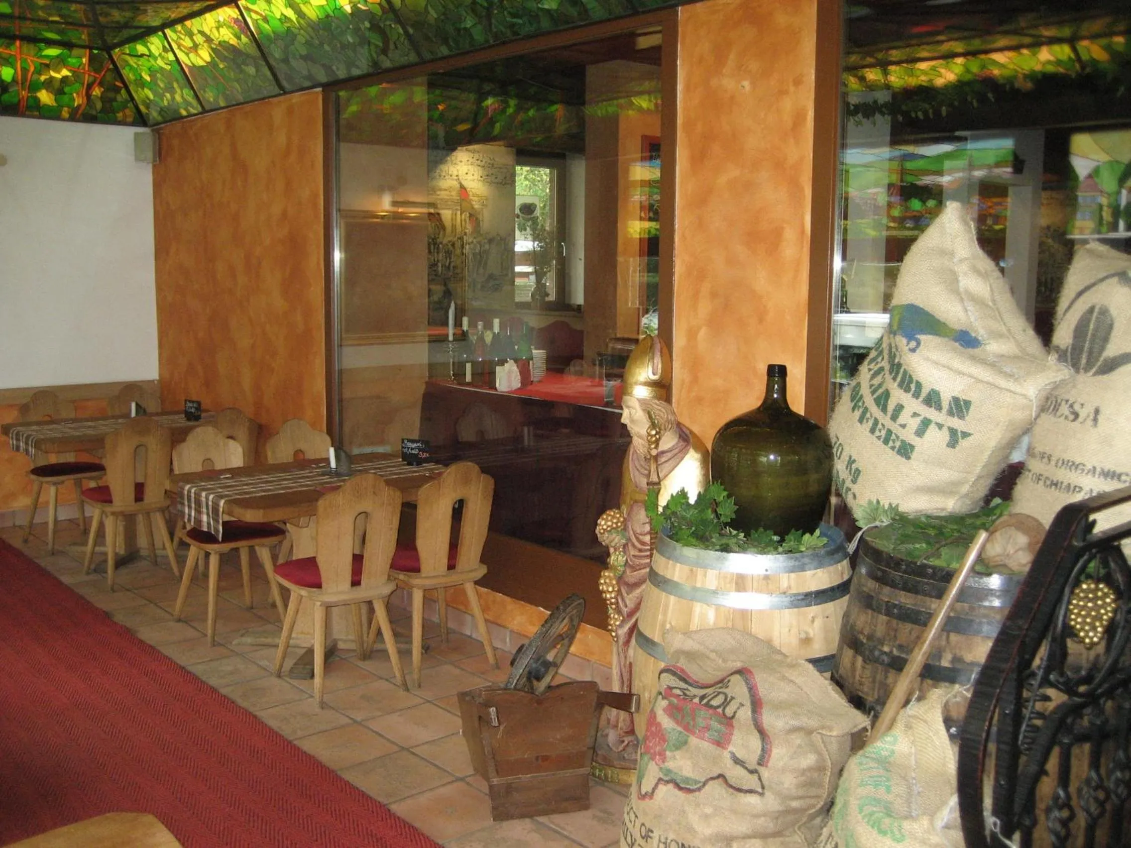 Restaurant/places to eat in Solitaire Hotel