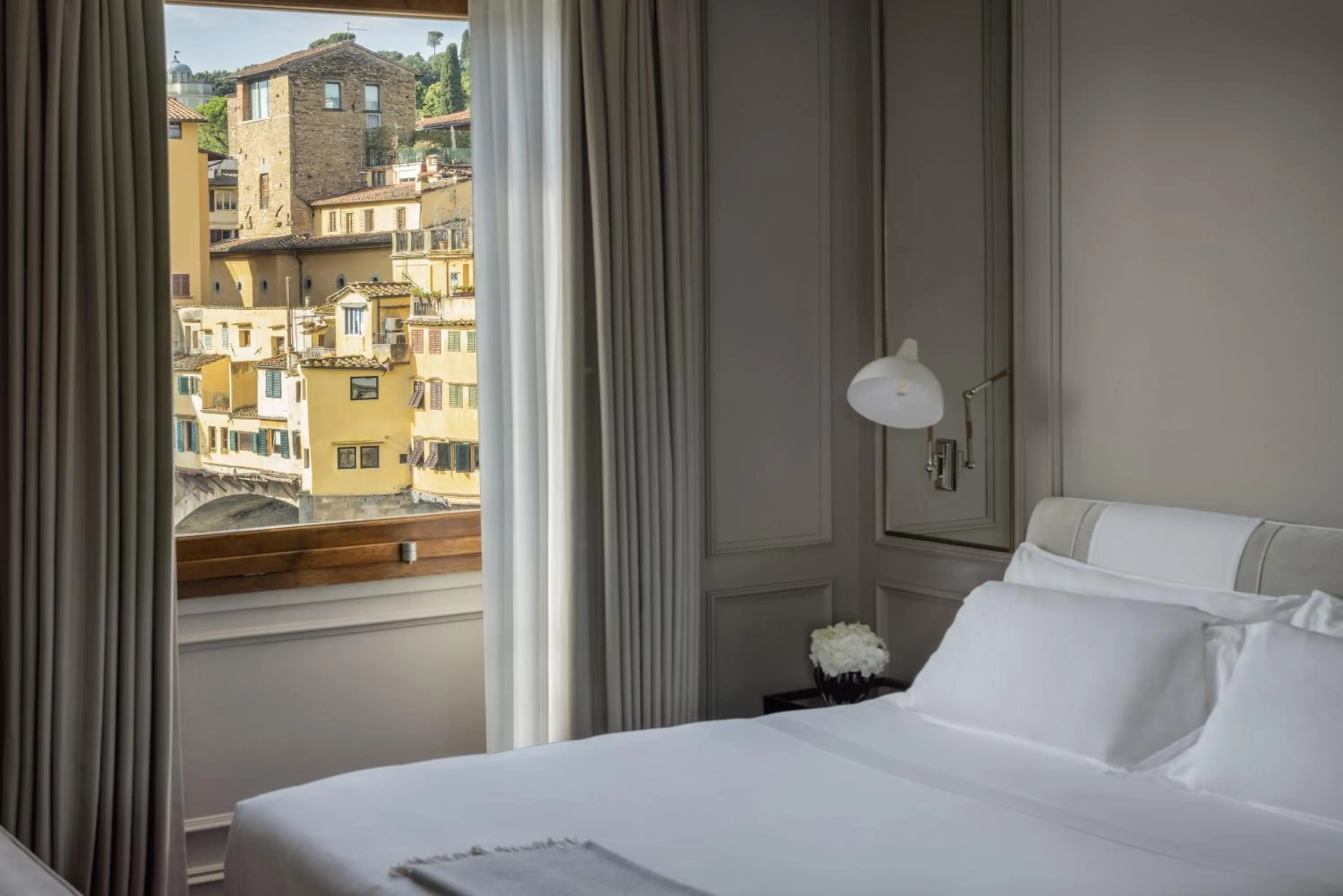 Bed in Portrait Firenze - Lungarno Collection