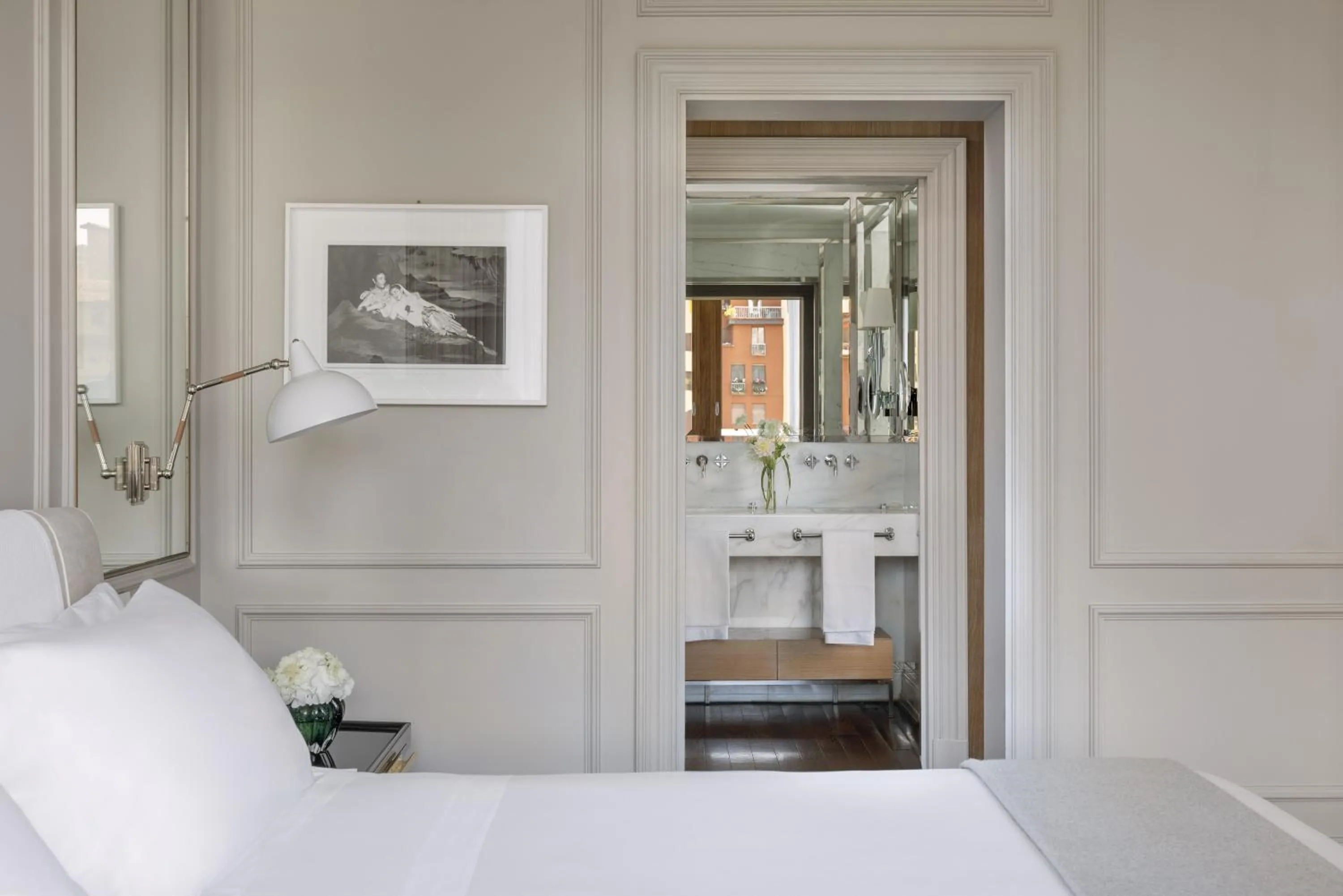 Bed in Portrait Firenze - Lungarno Collection