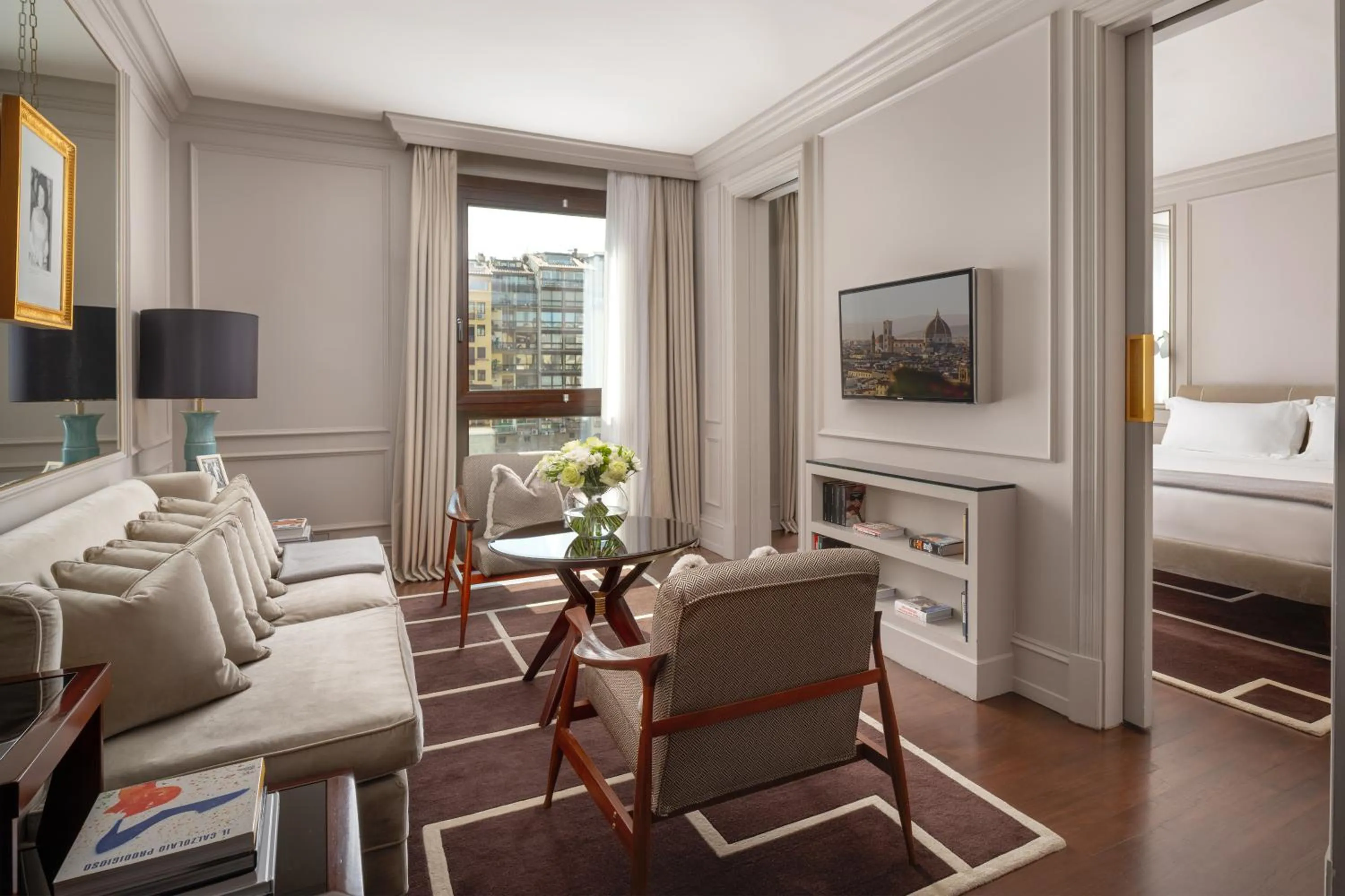 Living room, Bed in Portrait Firenze - Lungarno Collection