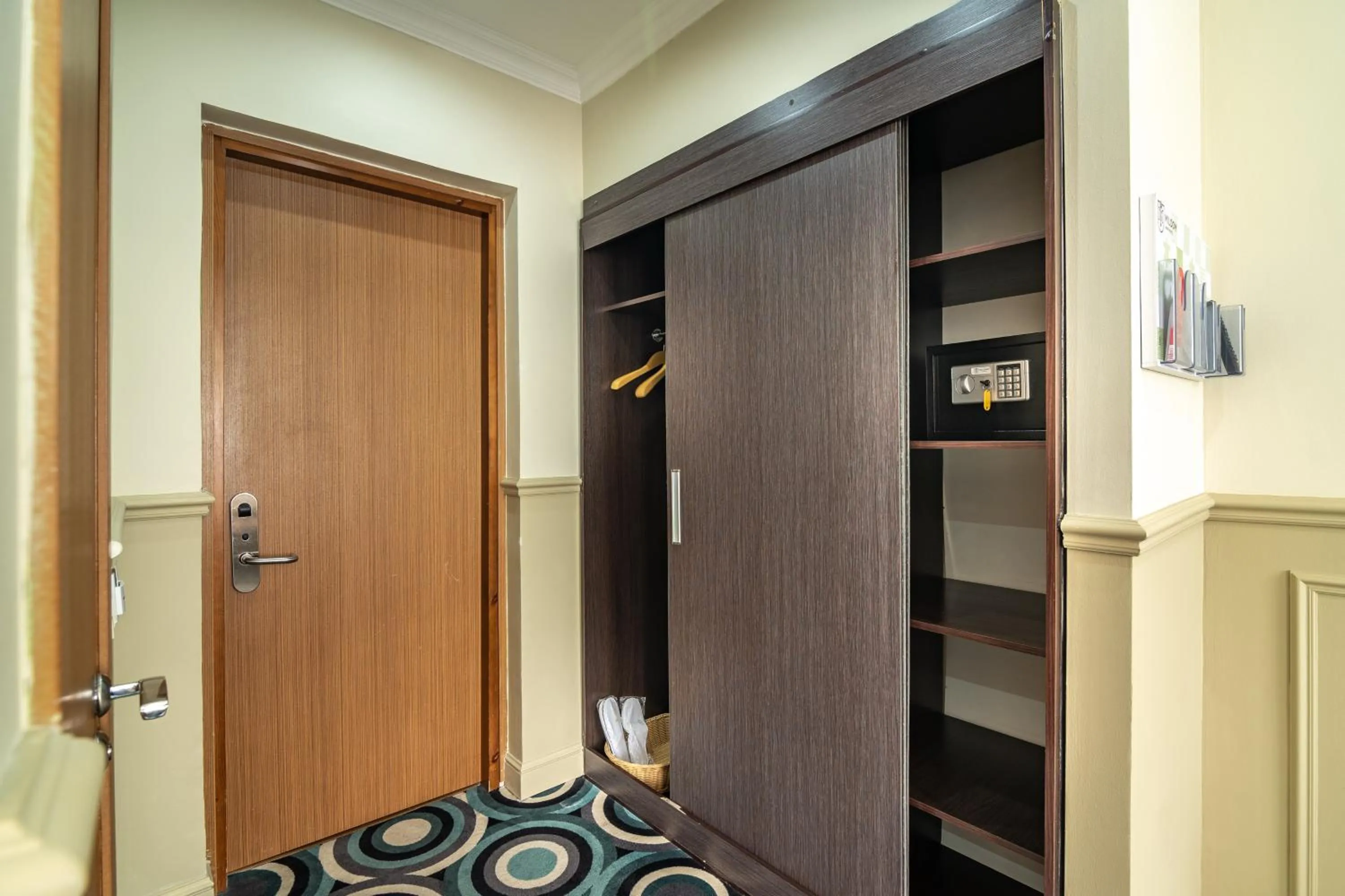 Other in Mildom Hotel