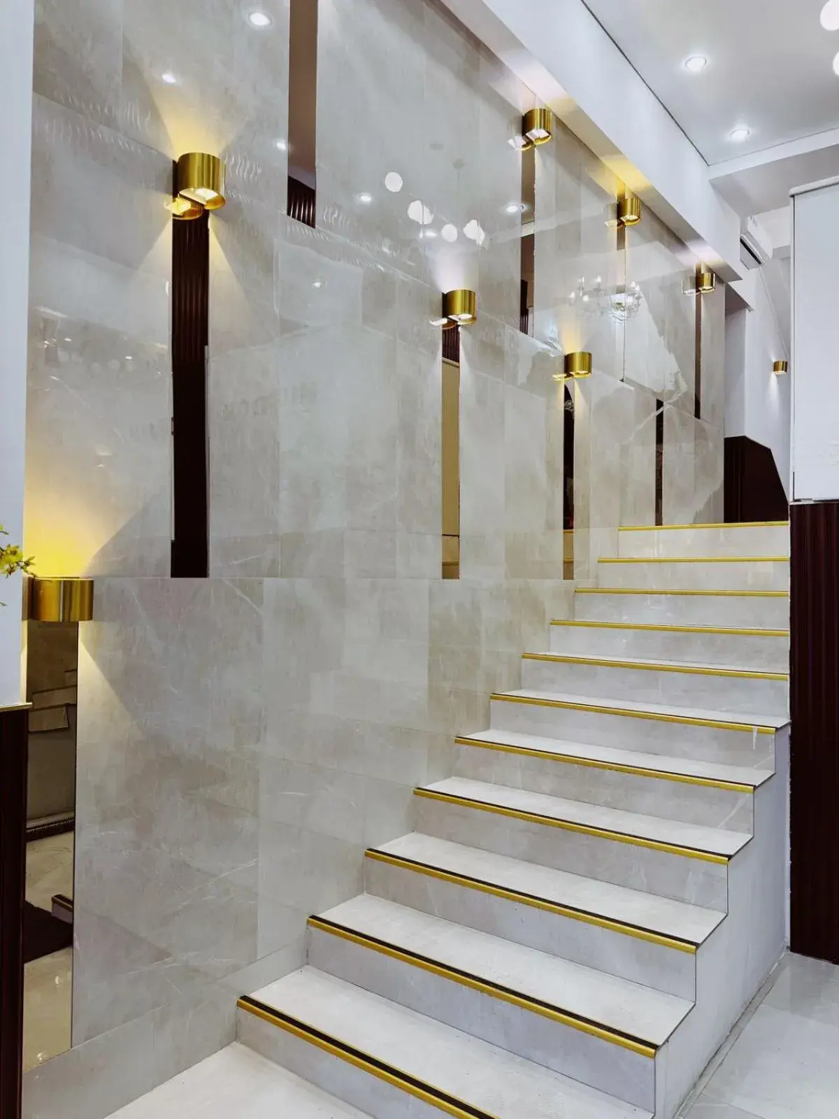 Property building in Mildom Hotel Property building in Mildom Hotel