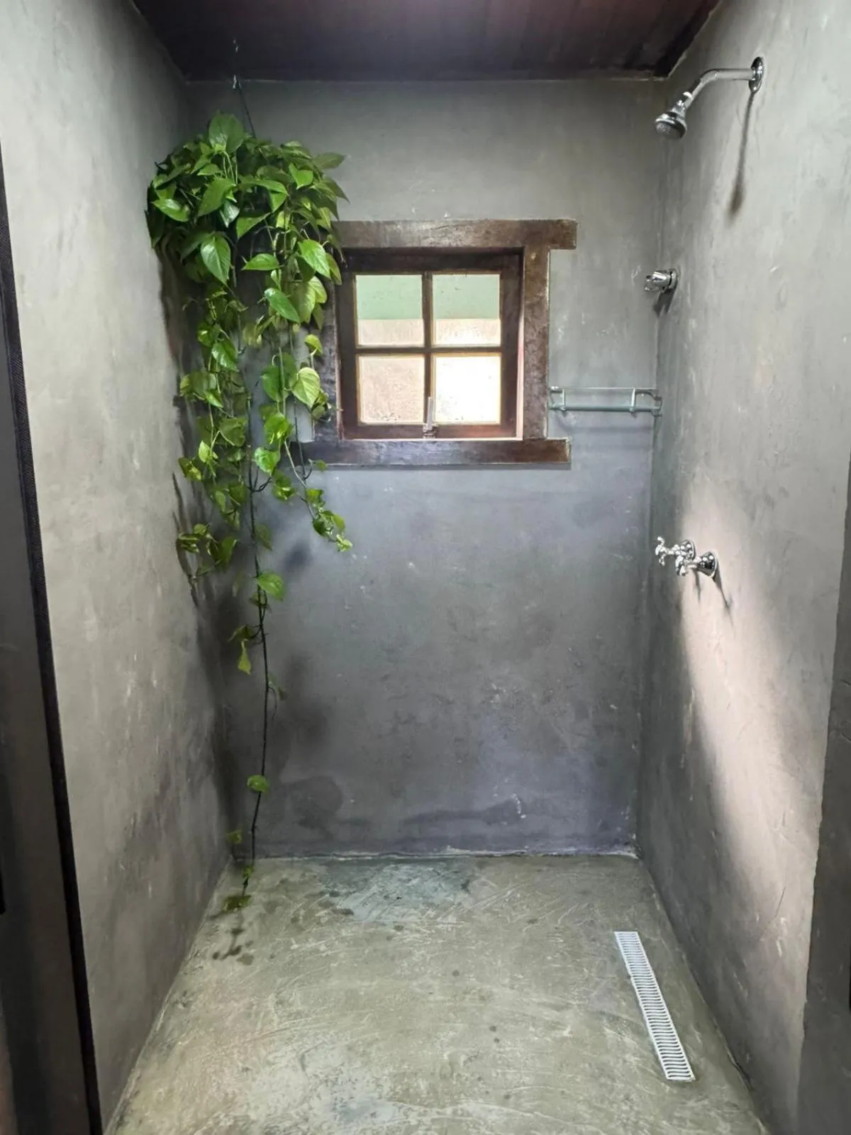 Shower in POUSADA APOEMA PETRÓPOLIS-Rj