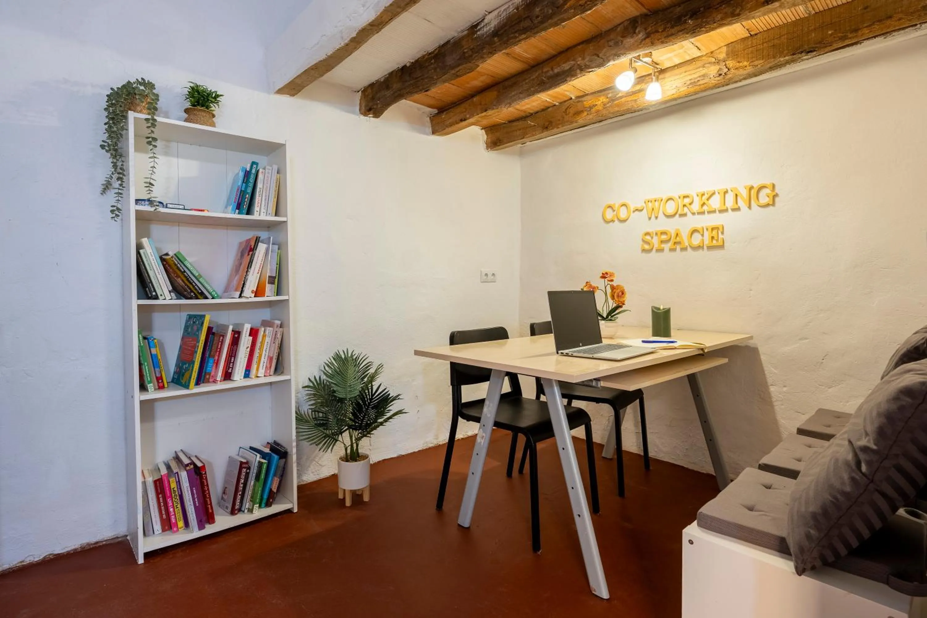 Library in B&B Casa Vitalidad