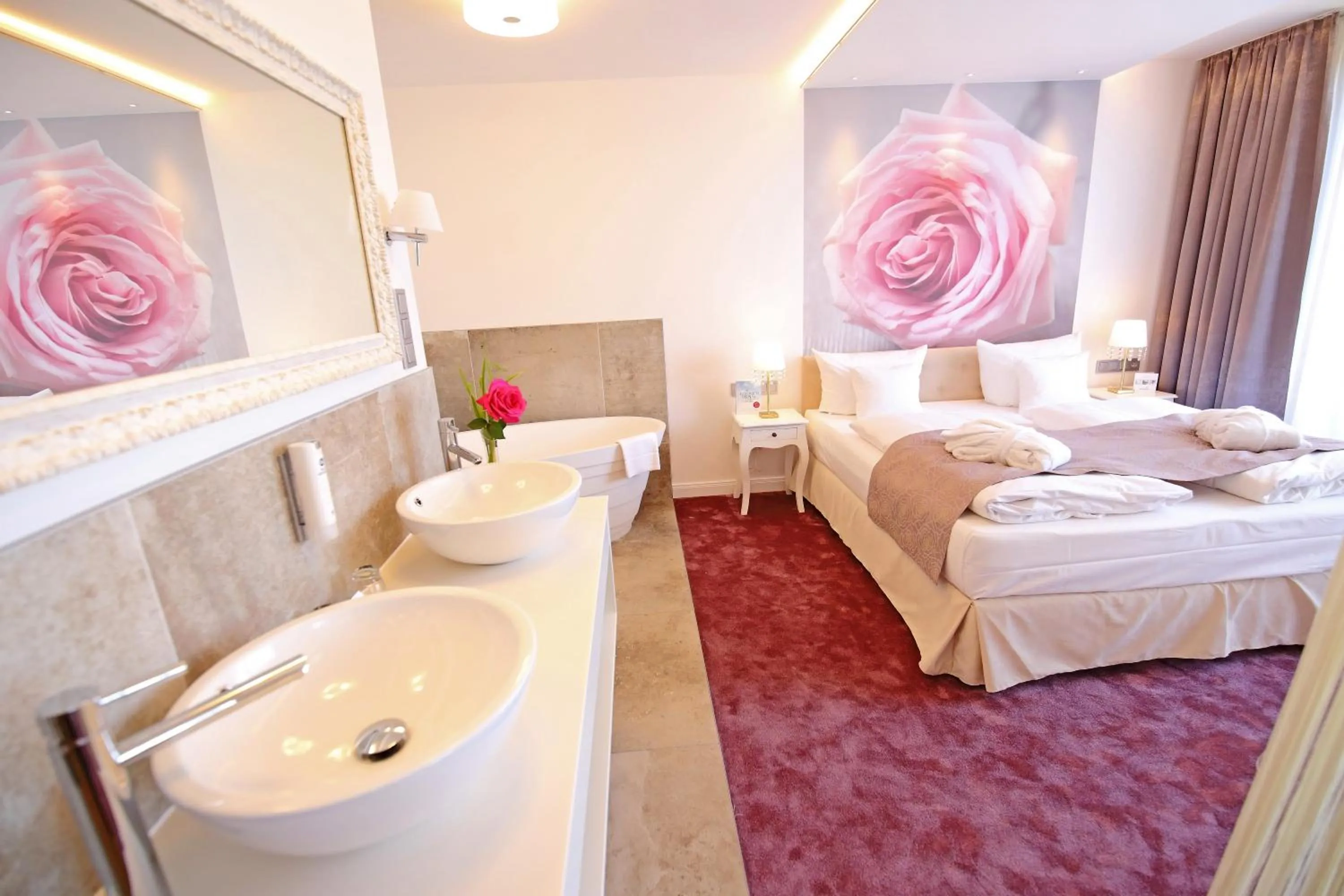 Photo of the whole room, Bed in rugs Hotel am Schlosspark Lichtenwalde