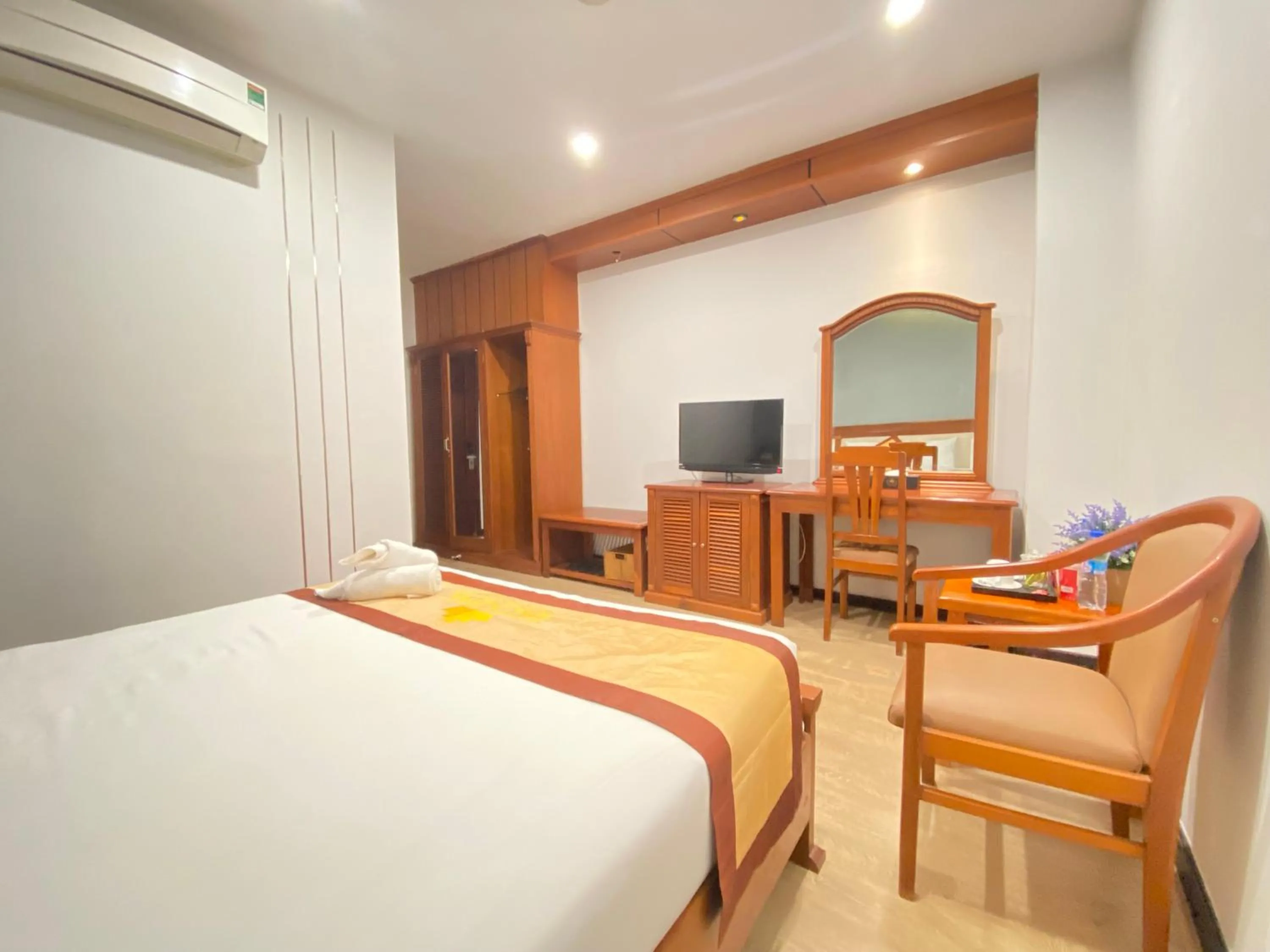 TV and multimedia, Bed in Cali Hotel Quy Nhơn