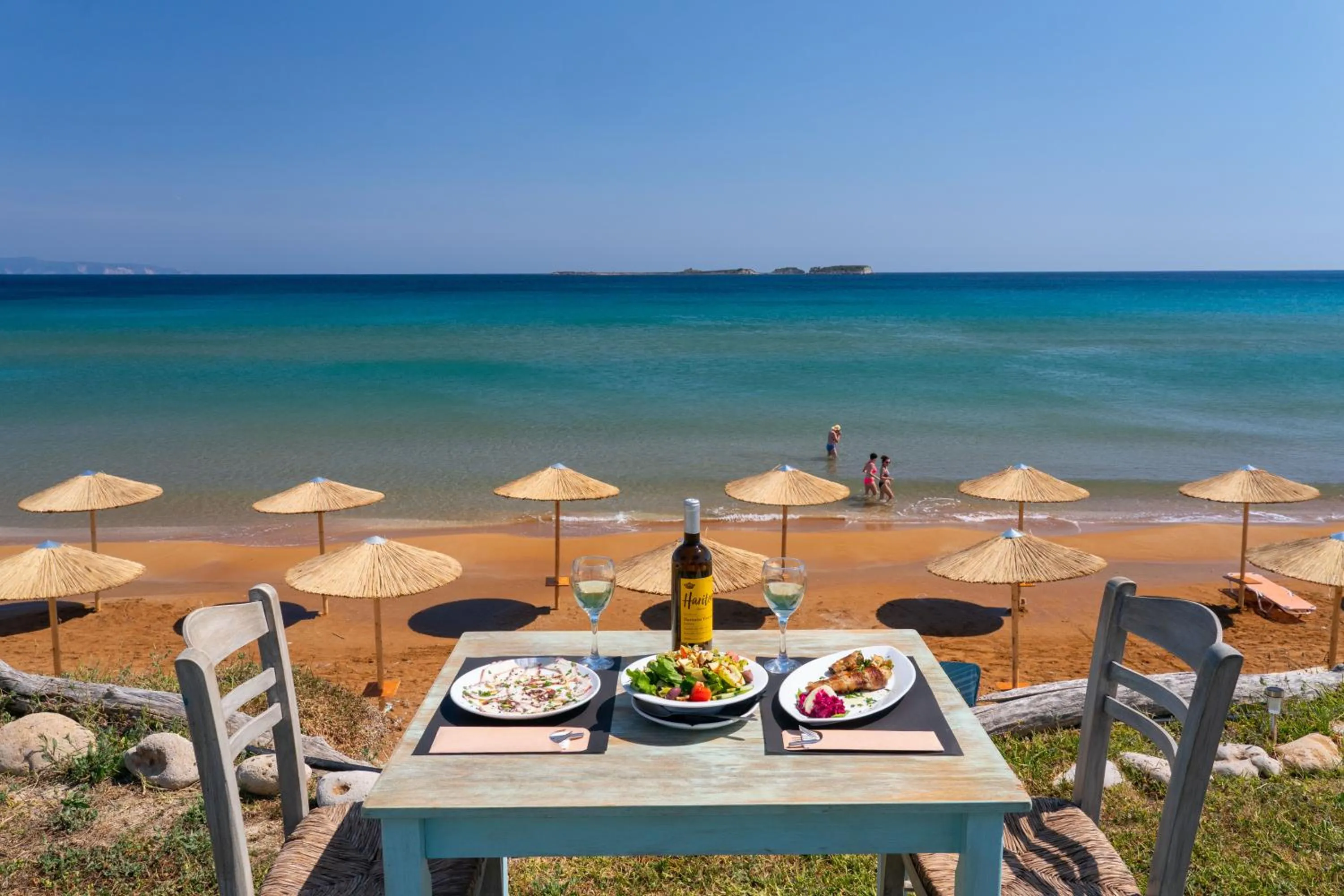 Restaurant/places to eat in Chloe Apartments