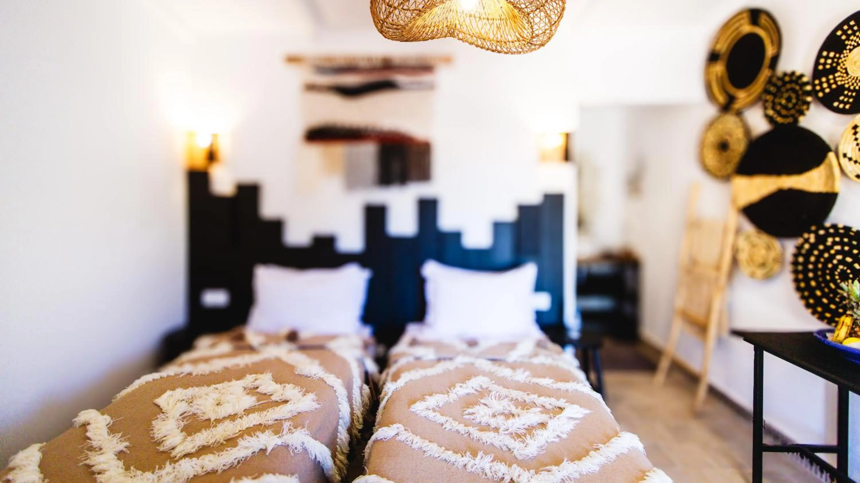 Photo of the whole room, Bed in Dakhla Attitude